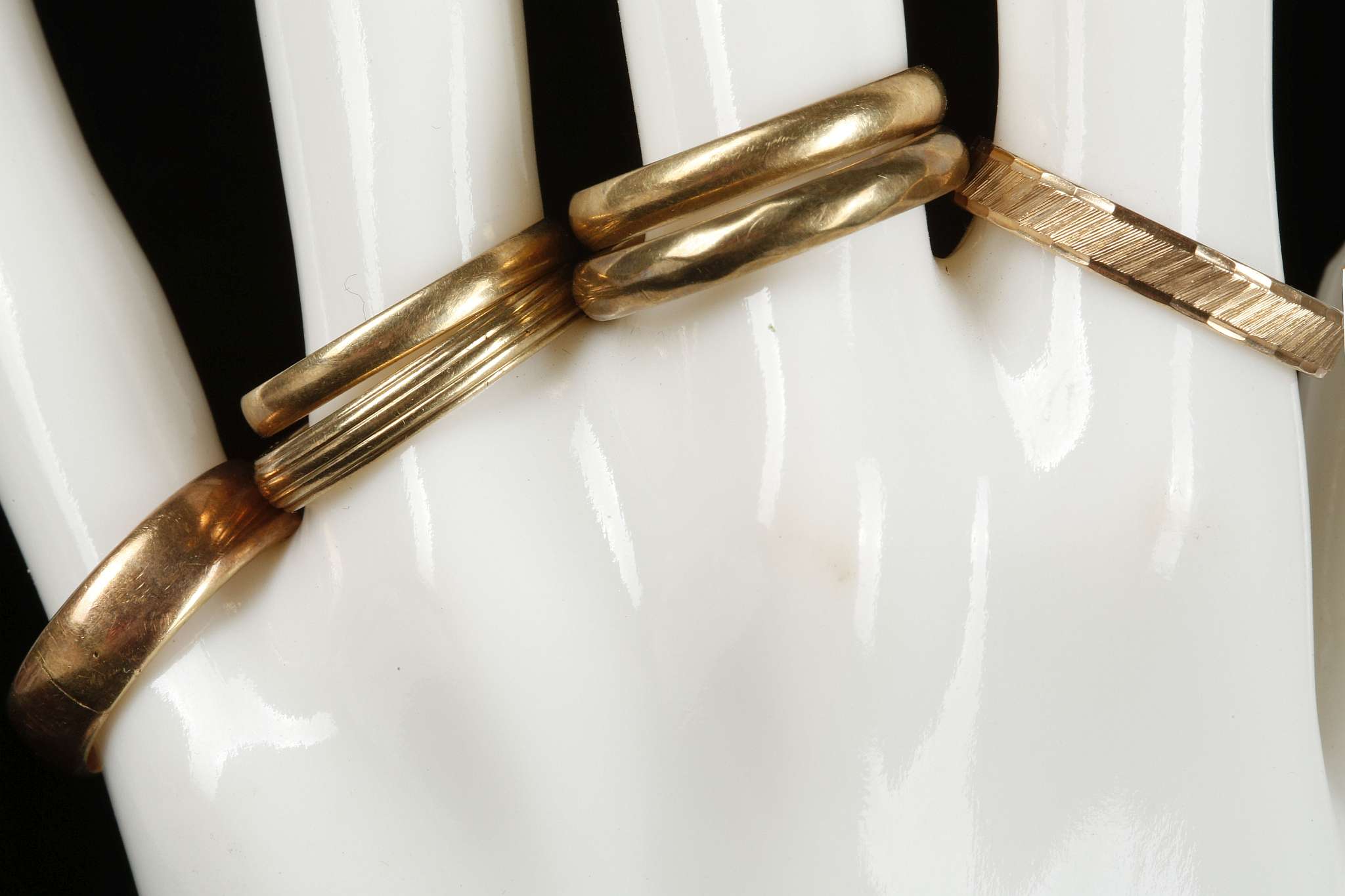 Five 14ct gold wedding bands, together with an 8ct
