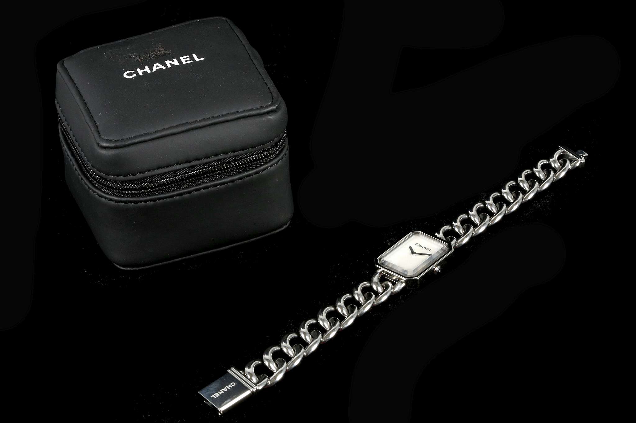 A ladies stainless steel Chanel 'premiere chain' d - Image 5 of 5