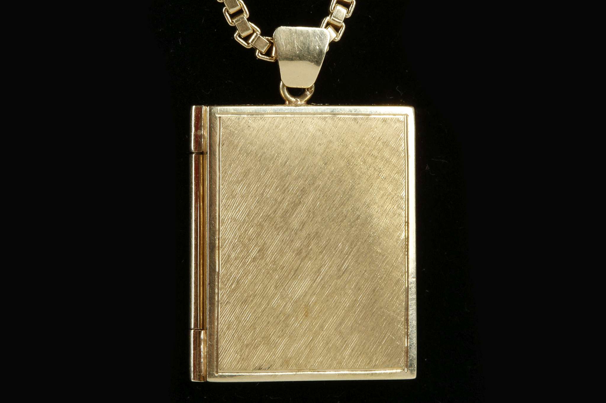 A 14k gold book-form locket, together with a heavy - Image 2 of 4