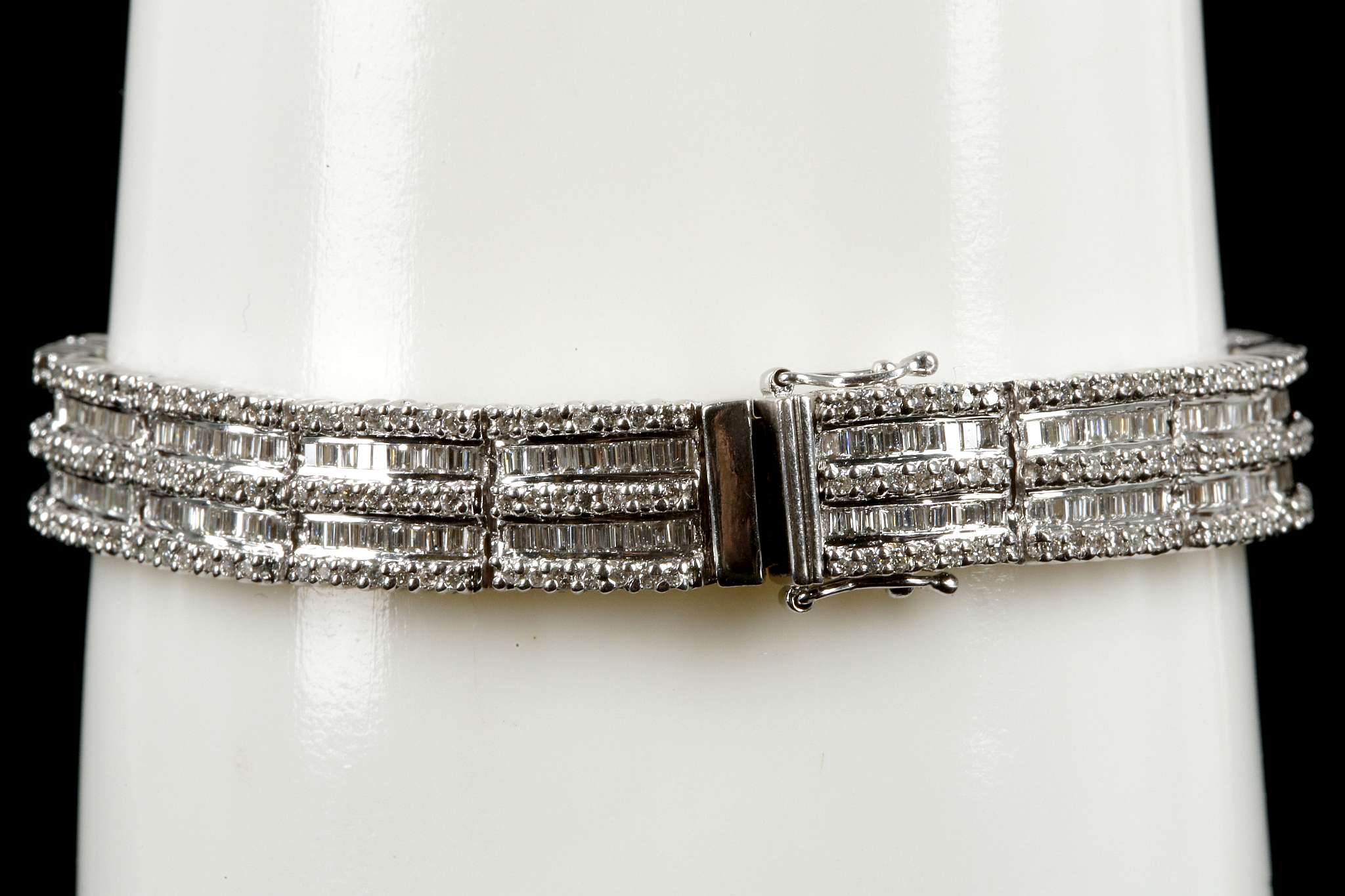 An 18ct white gold and diamond articulated bracele - Image 2 of 2