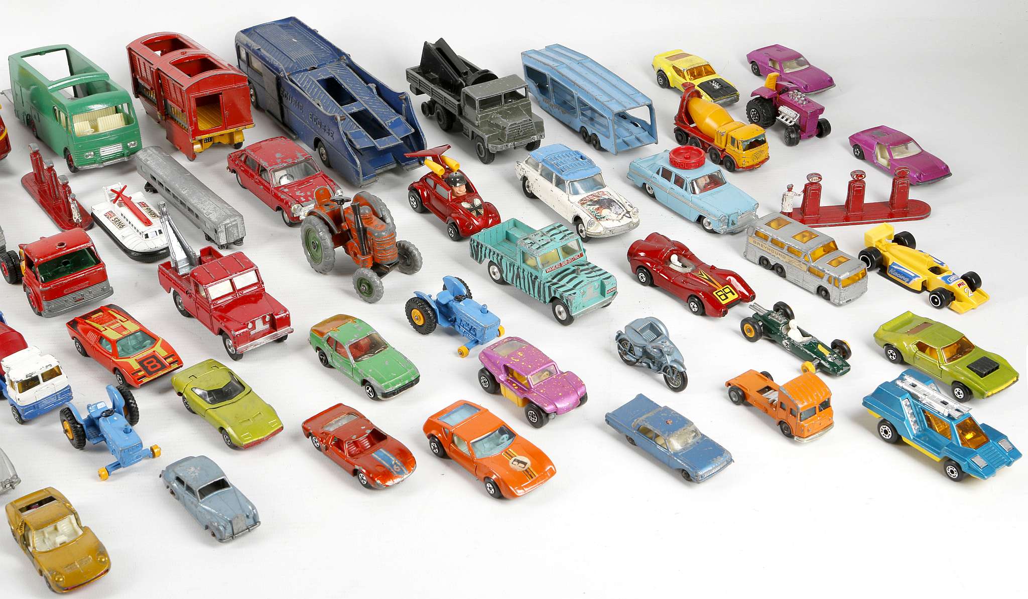 Vintage play worn toy cars; Matchbox, Corgi, Dinky etc, including Austin A.60, Spot On, Hillman, - Image 3 of 3