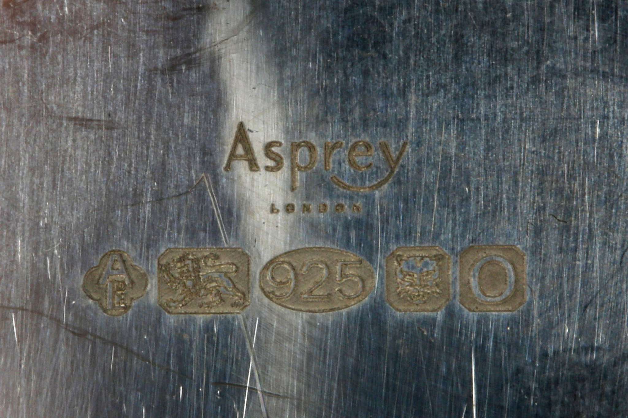 An Asprey contemporary silver bank note clip, engi - Image 3 of 4