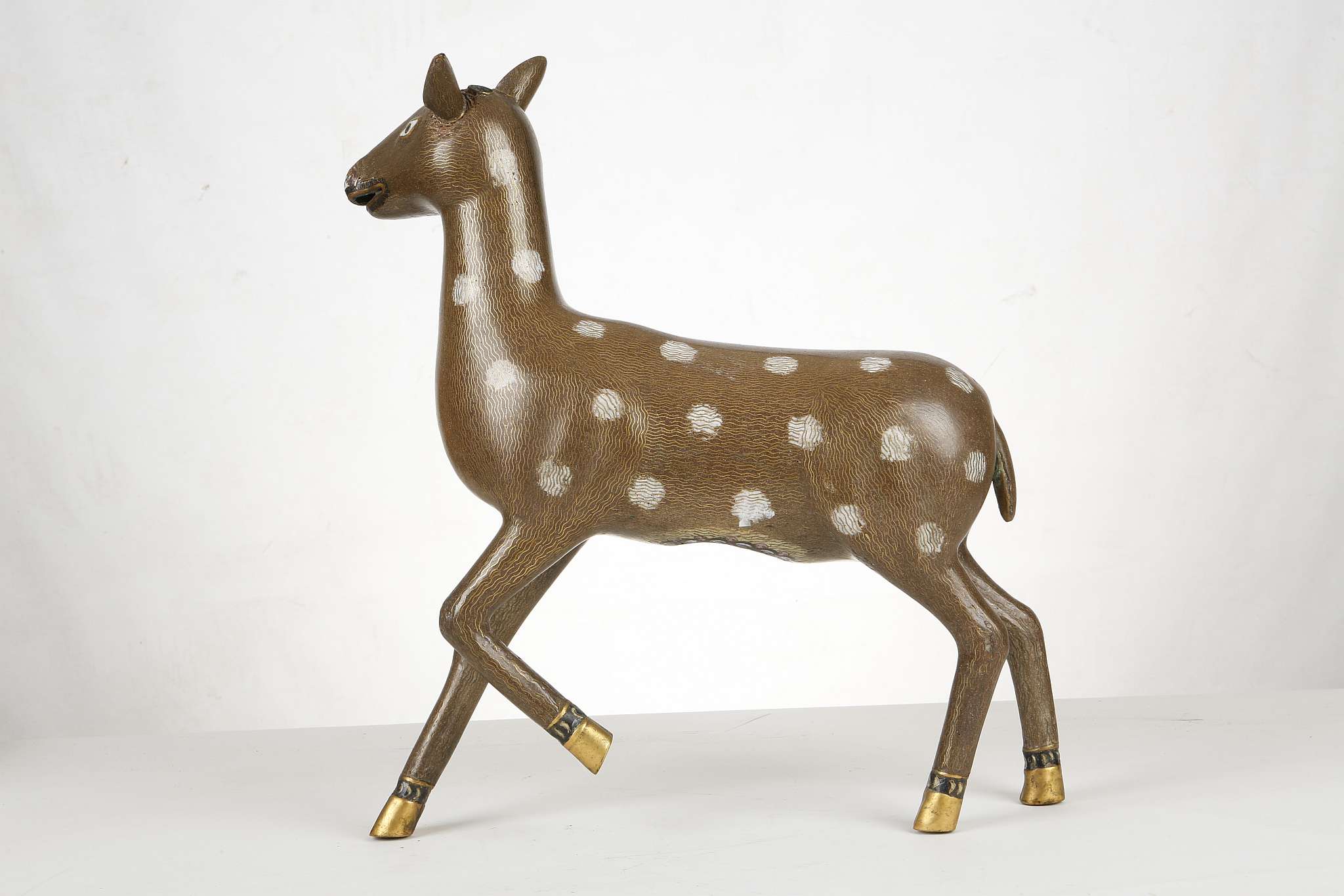 A CHINESE CLOISONNÉ ENAMEL DEER.  Qing Dynasty, second half of 18th Century.  Naturalistically - Image 4 of 7