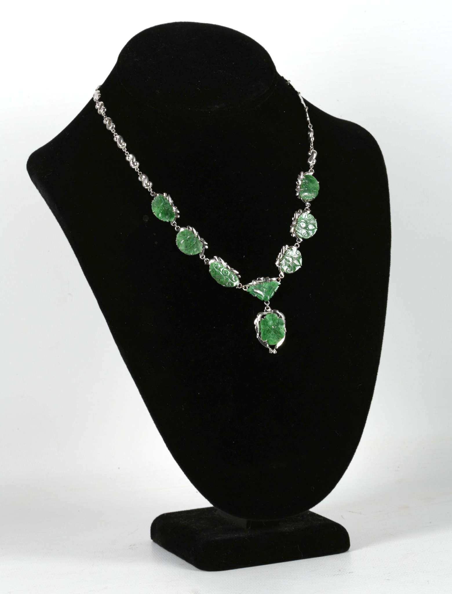 A 14ct white gold necklace set with carved jade panels - Image 2 of 2