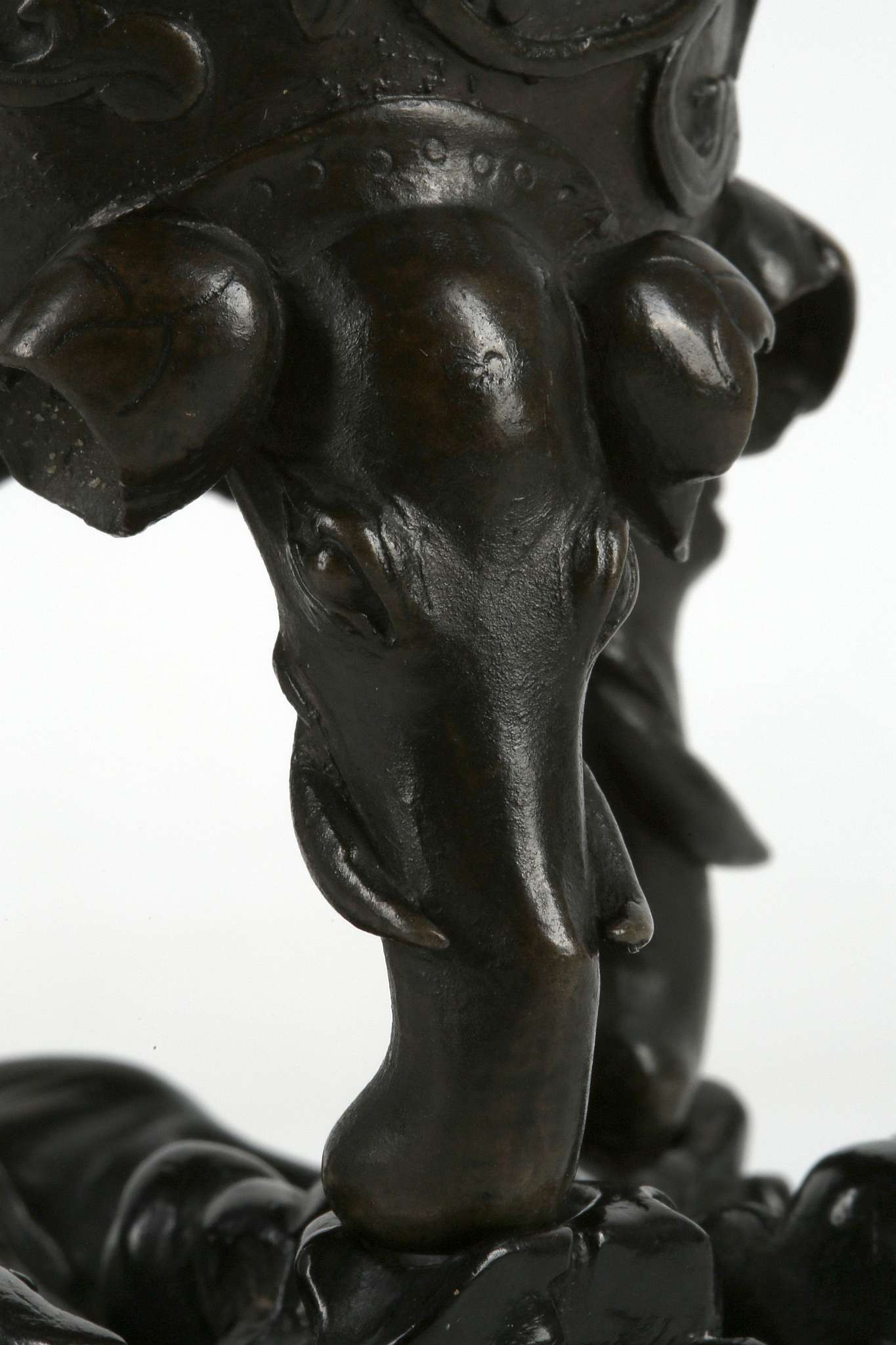 A CHINESE BRONZE ELEPHANT CENSER AND COVER.  Qing, 18th Century.  Cast with a pair of handles shaped - Image 6 of 10