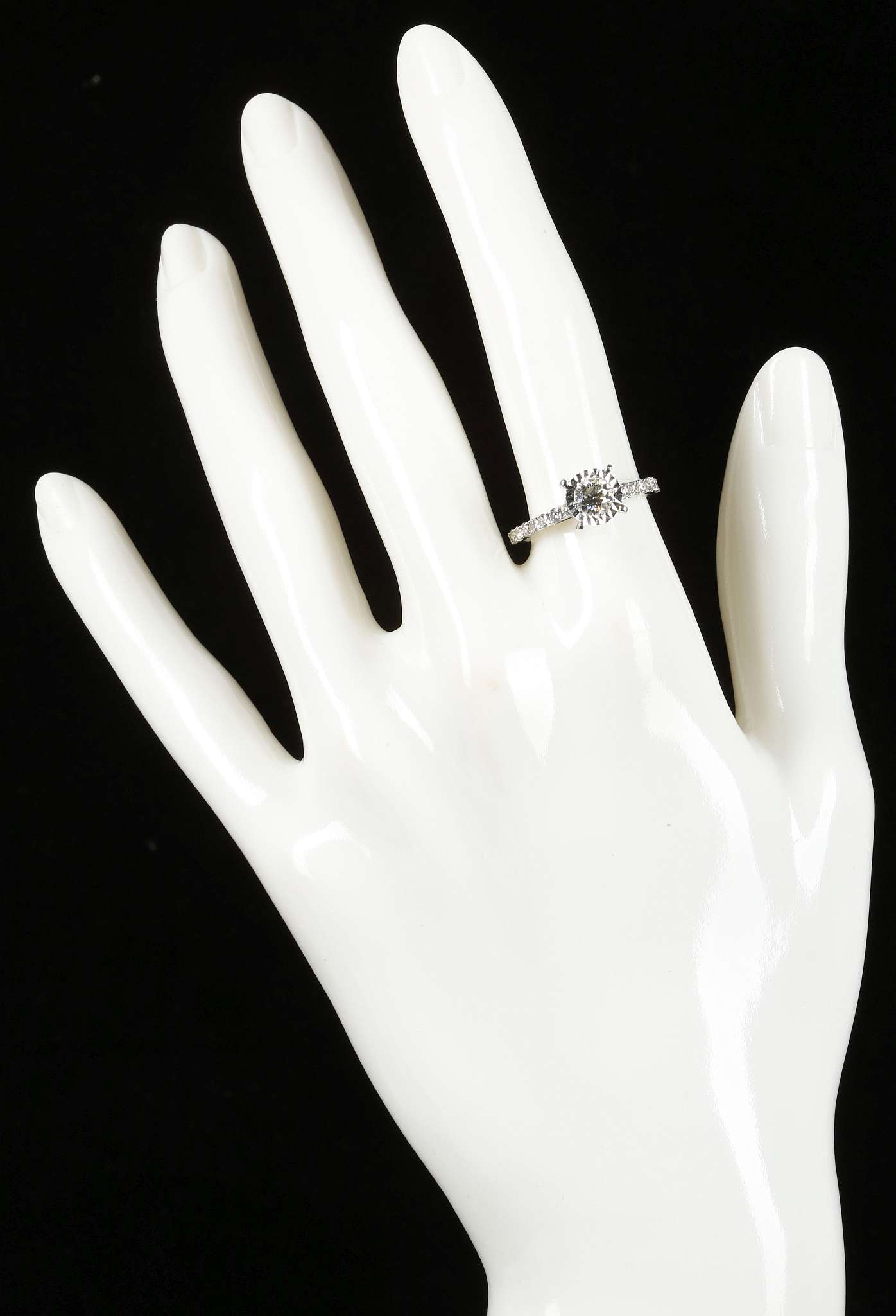 An 18ct white gold diamond solitaire with diamond set shoulders (0.86cts) - Image 2 of 2
