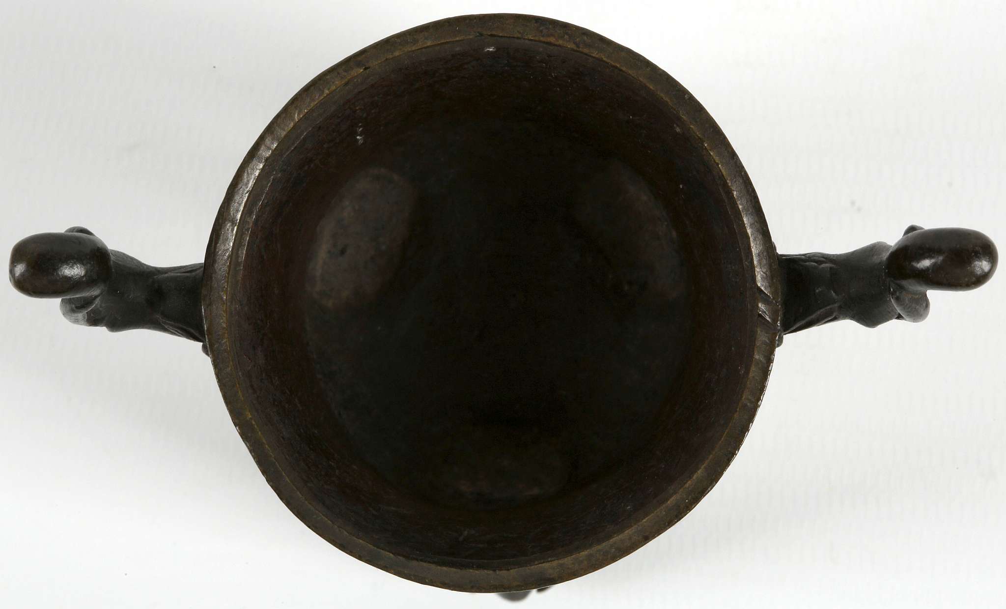 A CHINESE BRONZE ELEPHANT CENSER AND COVER.  Qing, 18th Century.  Cast with a pair of handles shaped - Image 9 of 10