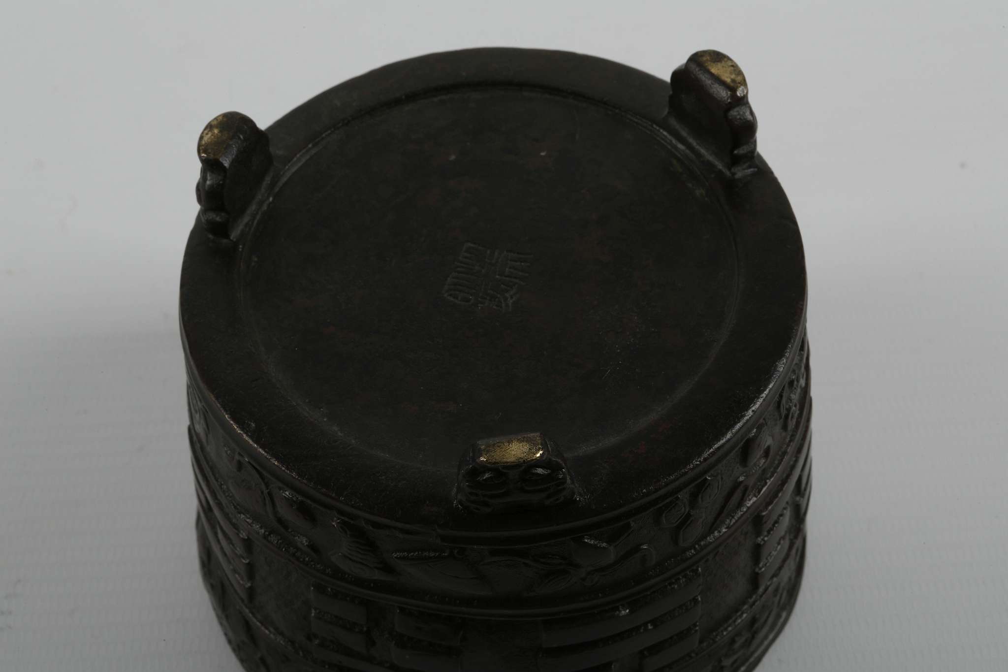 A CHINESE BRONZE CYLINDRICAL BAGUA CENSER. Ming Dynasty, 17th Century. Of spherical form, with a - Image 7 of 8