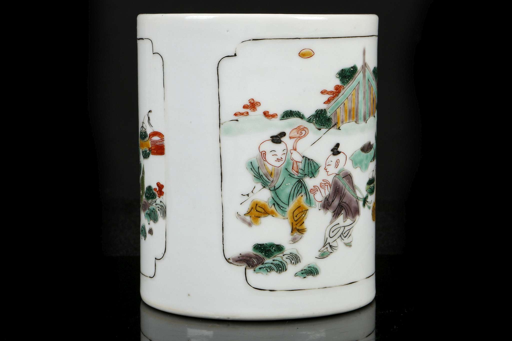 A CHINESE FAMILLE VERTE BRUSH POT.  Kangxi.  Of cylindrical section, the body is enamelled with - Image 3 of 6