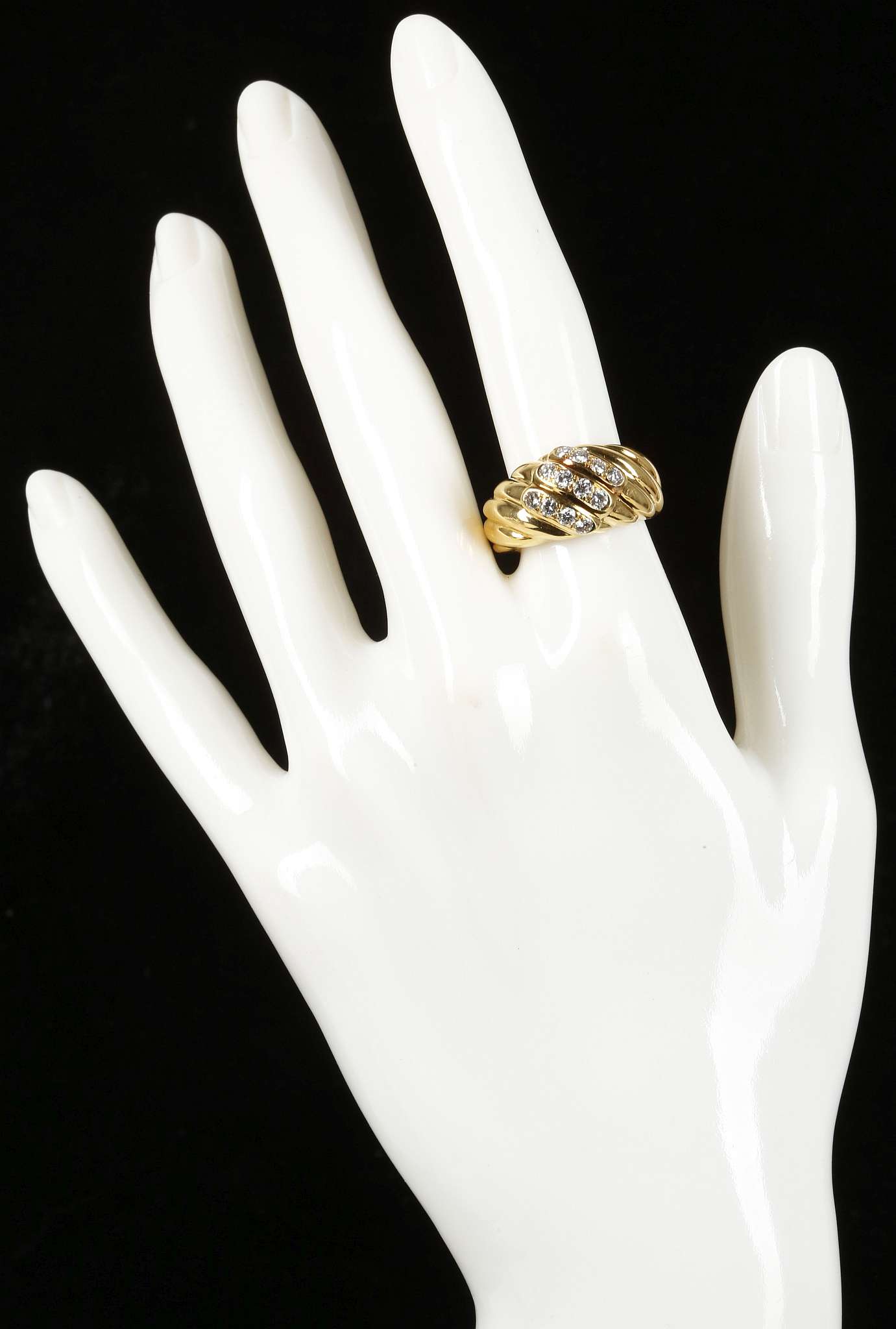 A continental 18ct gold and diamond set rope twist dress ring - Image 2 of 2