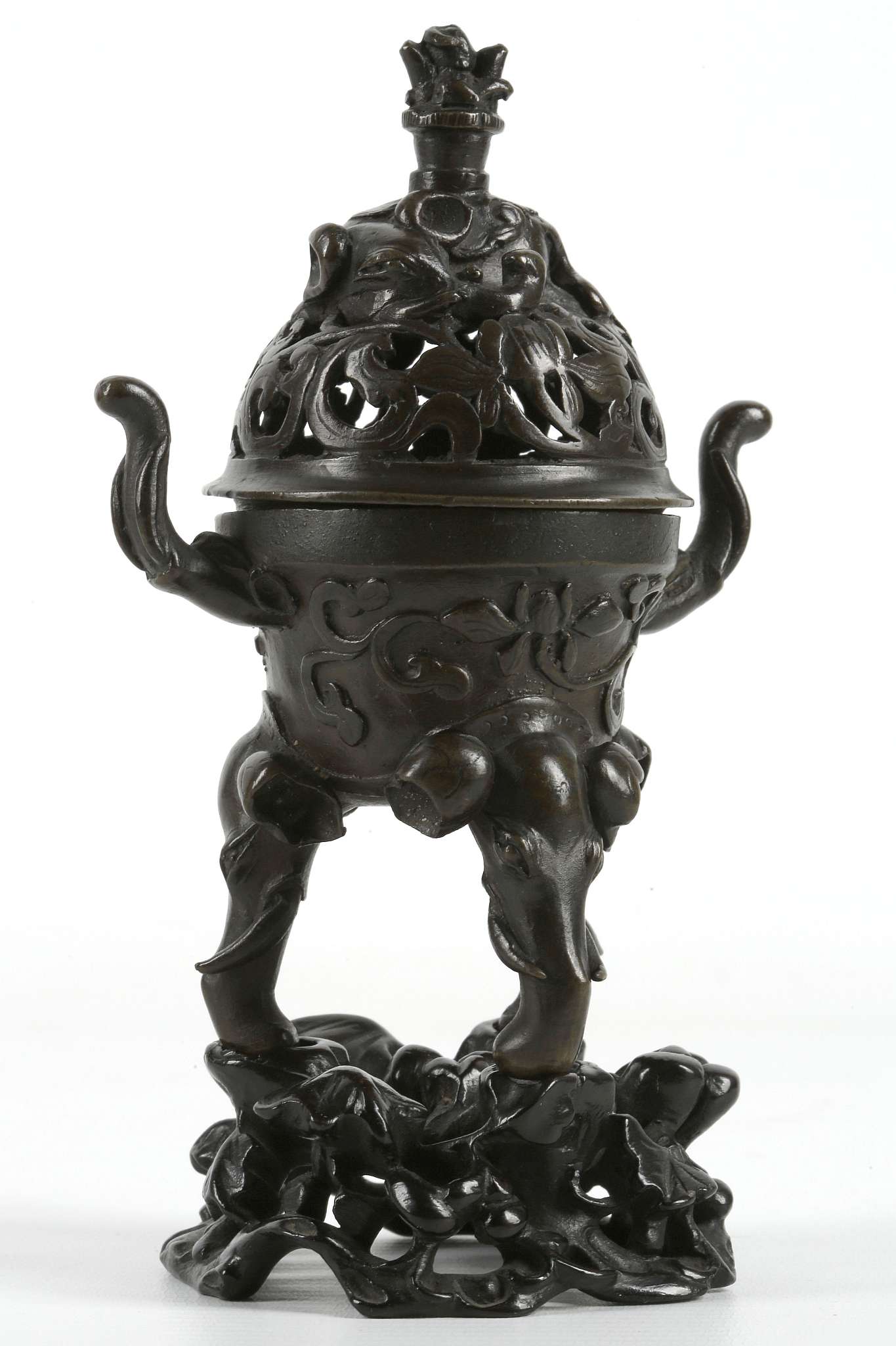 A CHINESE BRONZE ELEPHANT CENSER AND COVER.  Qing, 18th Century.  Cast with a pair of handles shaped - Image 2 of 10