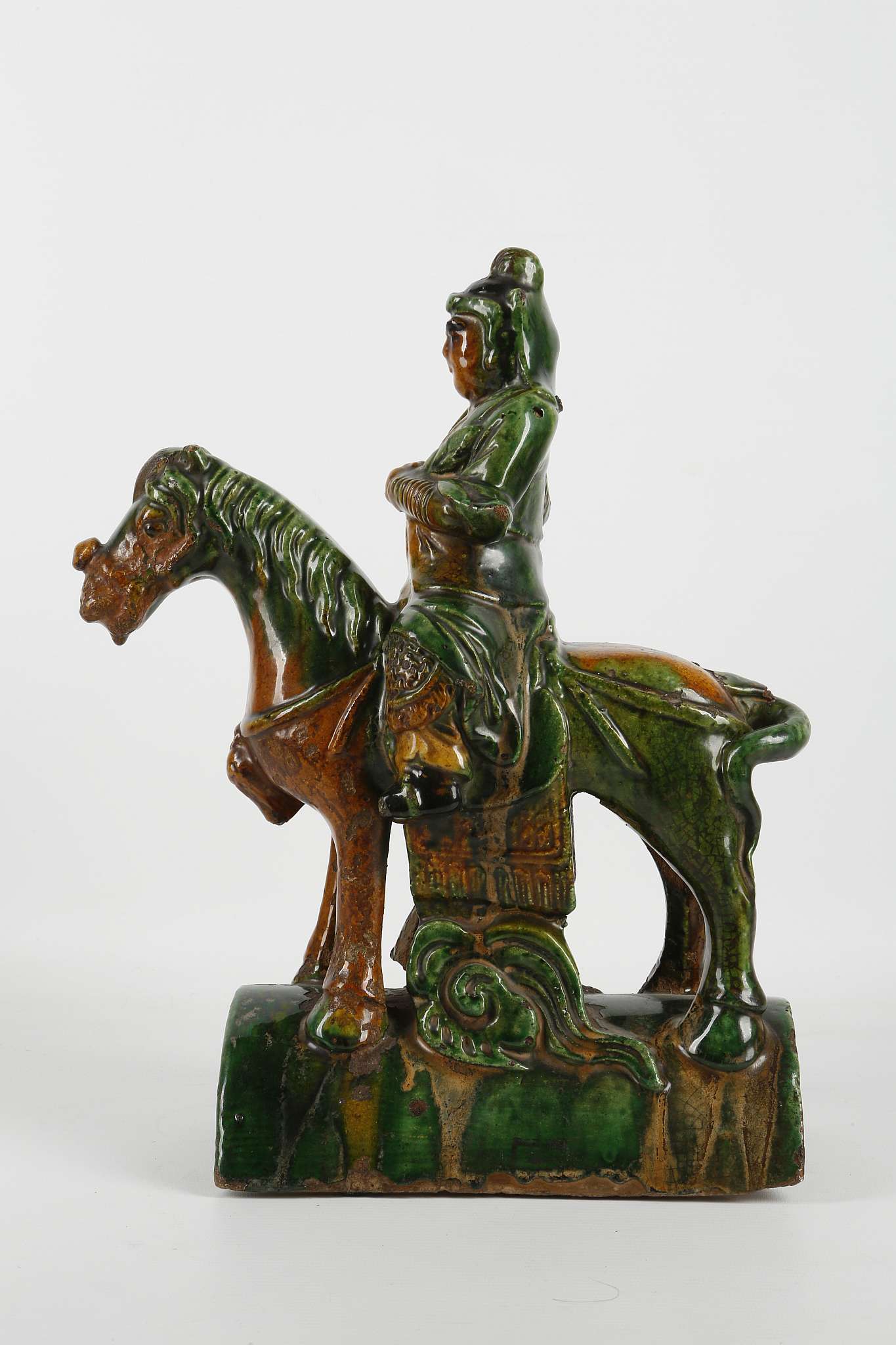 A CHINESE SANCAI GLAZED POTTERY ROOF TILE. Ming Dynasty or later. Modelled as an equestrian warrior, - Image 4 of 6