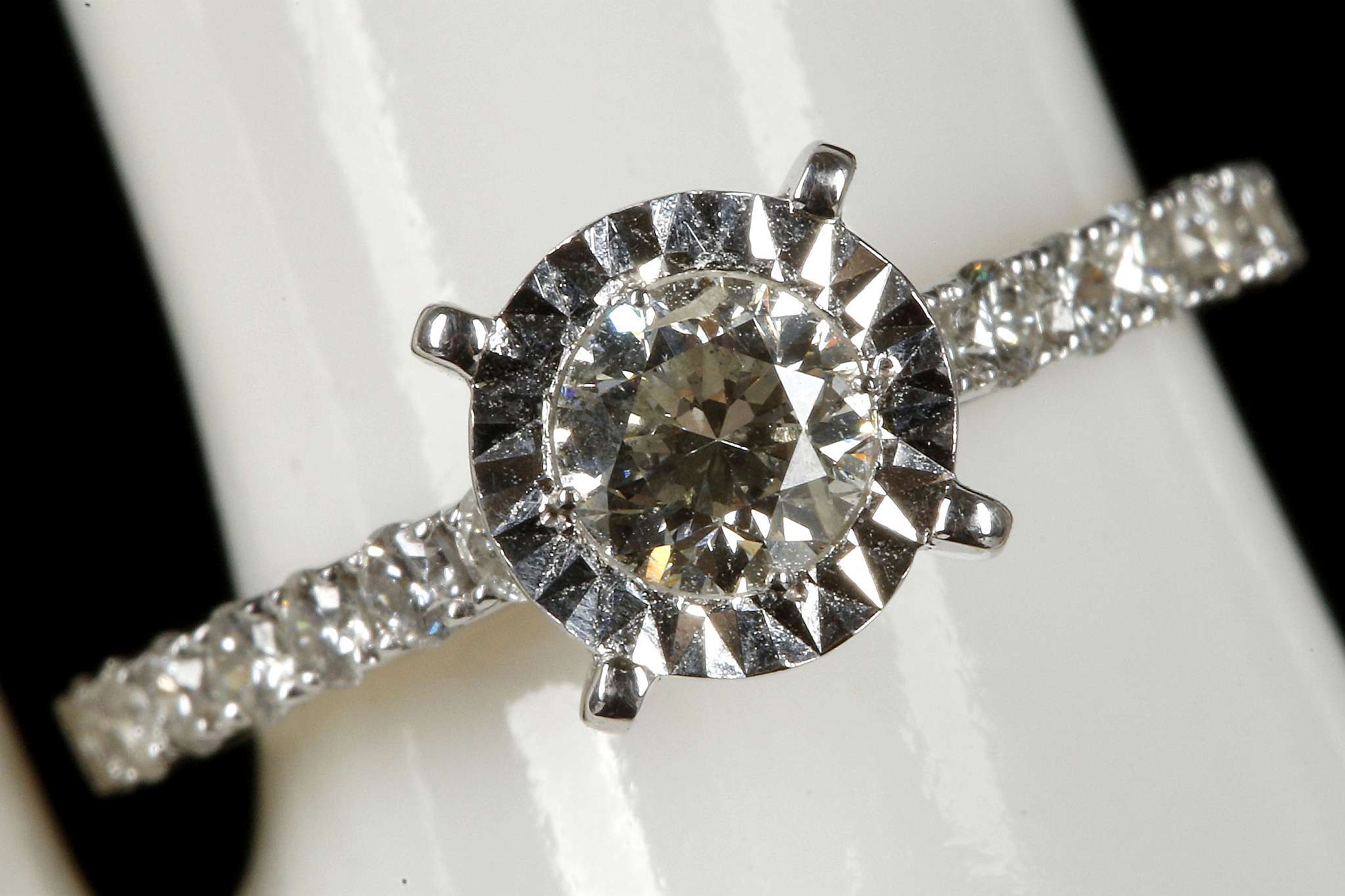 An 18ct white gold diamond solitaire with diamond set shoulders (0.86cts)