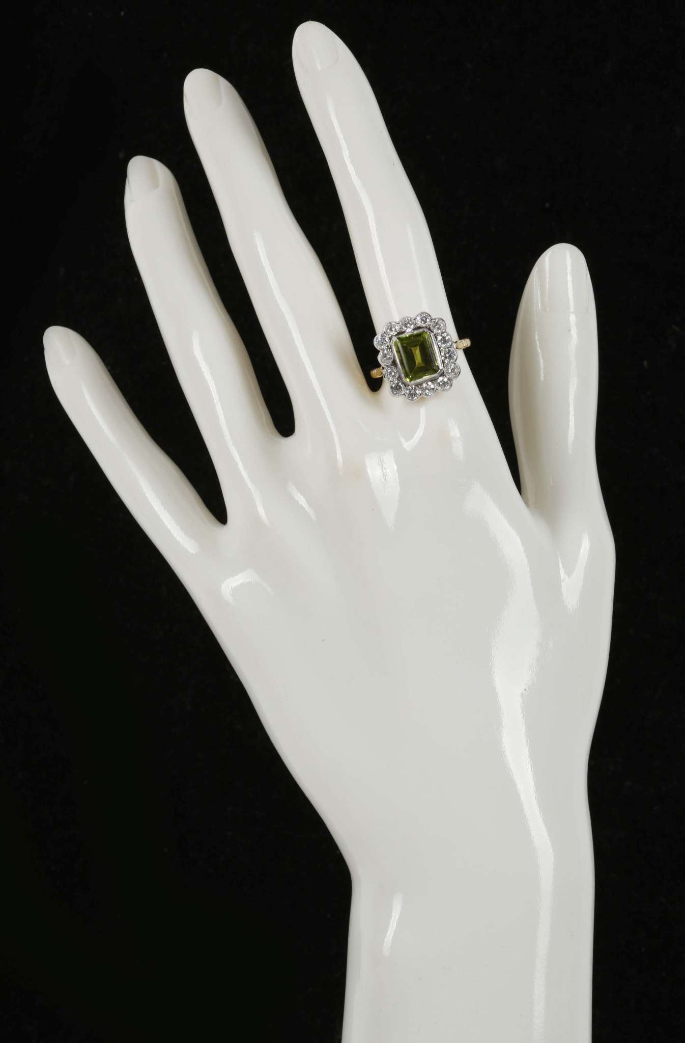 A peridot and diamond cluster ring in 18ct gold - Image 2 of 2