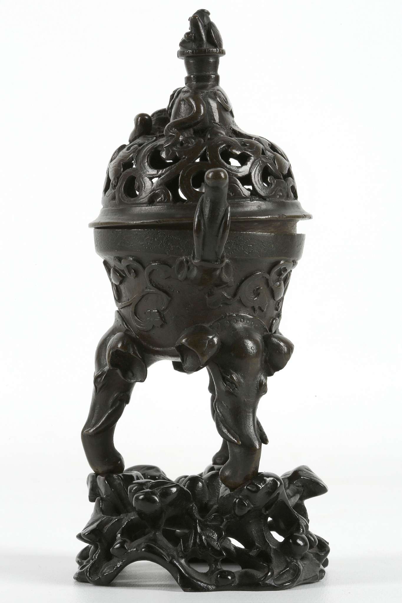 A CHINESE BRONZE ELEPHANT CENSER AND COVER.  Qing, 18th Century.  Cast with a pair of handles shaped - Image 3 of 10