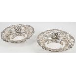 A pair of highly attractive early 20th century Irish hallmarked silver desk dishes, having pierced