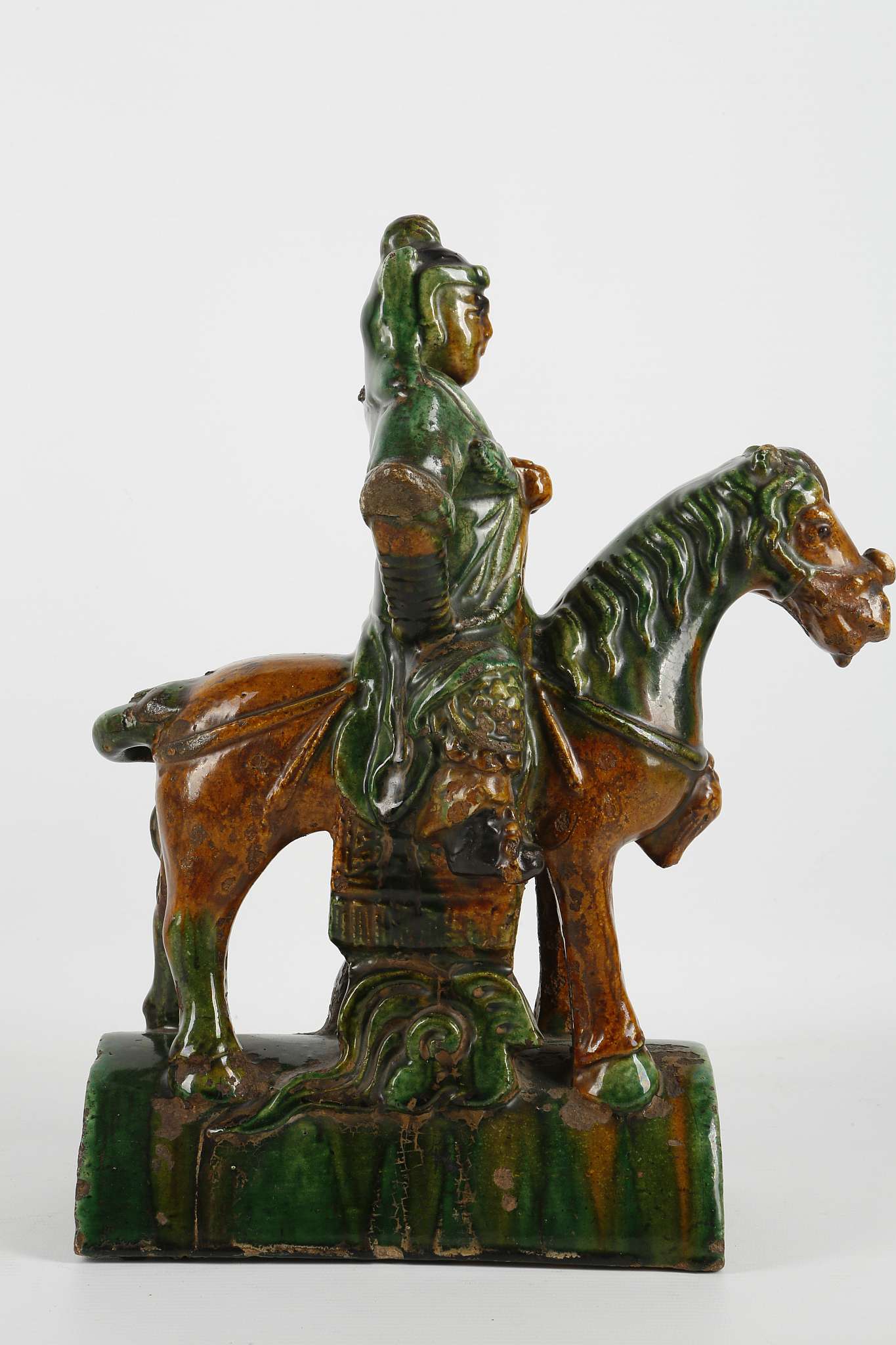 A CHINESE SANCAI GLAZED POTTERY ROOF TILE. Ming Dynasty or later. Modelled as an equestrian warrior, - Image 2 of 6