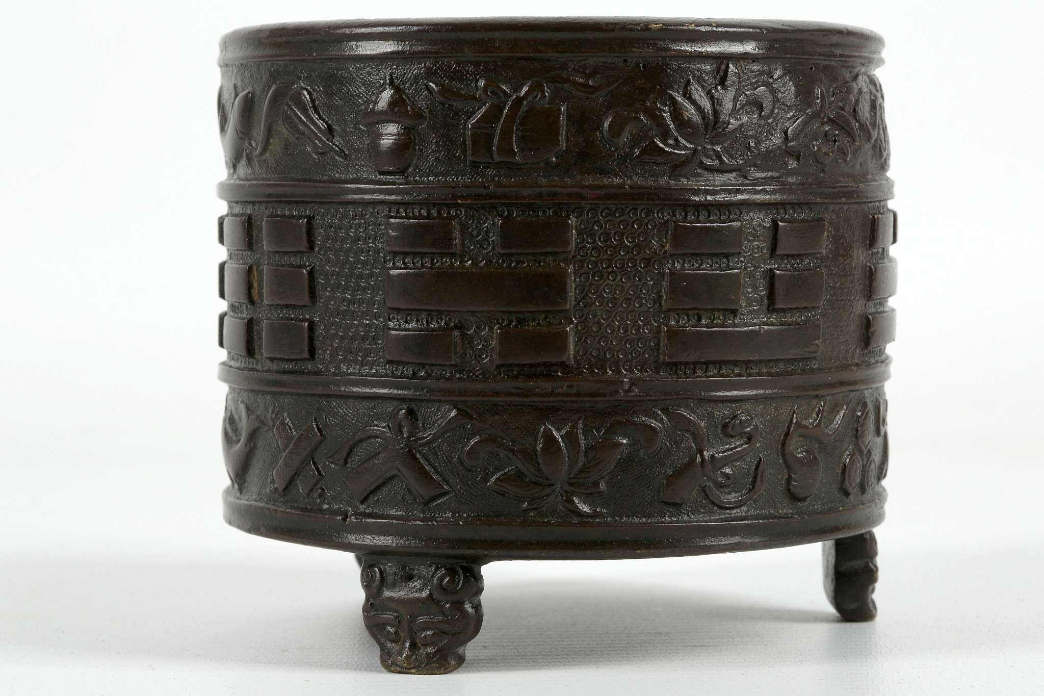 A CHINESE BRONZE CYLINDRICAL BAGUA CENSER. Ming Dynasty, 17th Century. Of spherical form, with a - Image 5 of 8