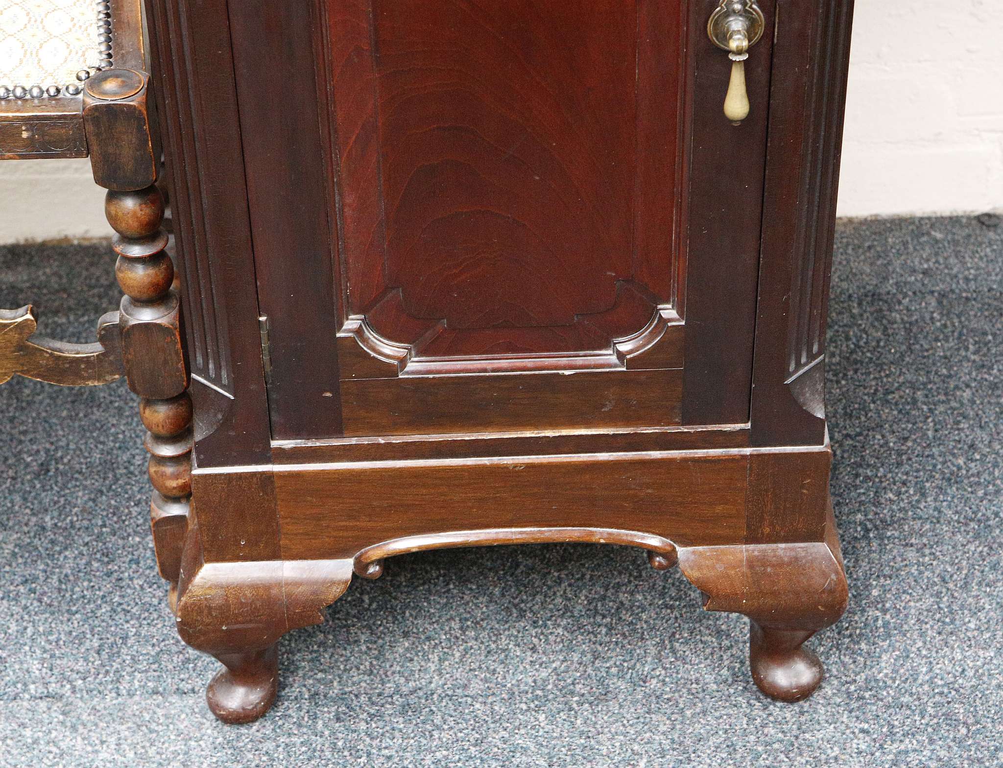 An Edwardian mahogany sideboard with central drawer over an open recess flanked by two pedestals, - Image 3 of 3