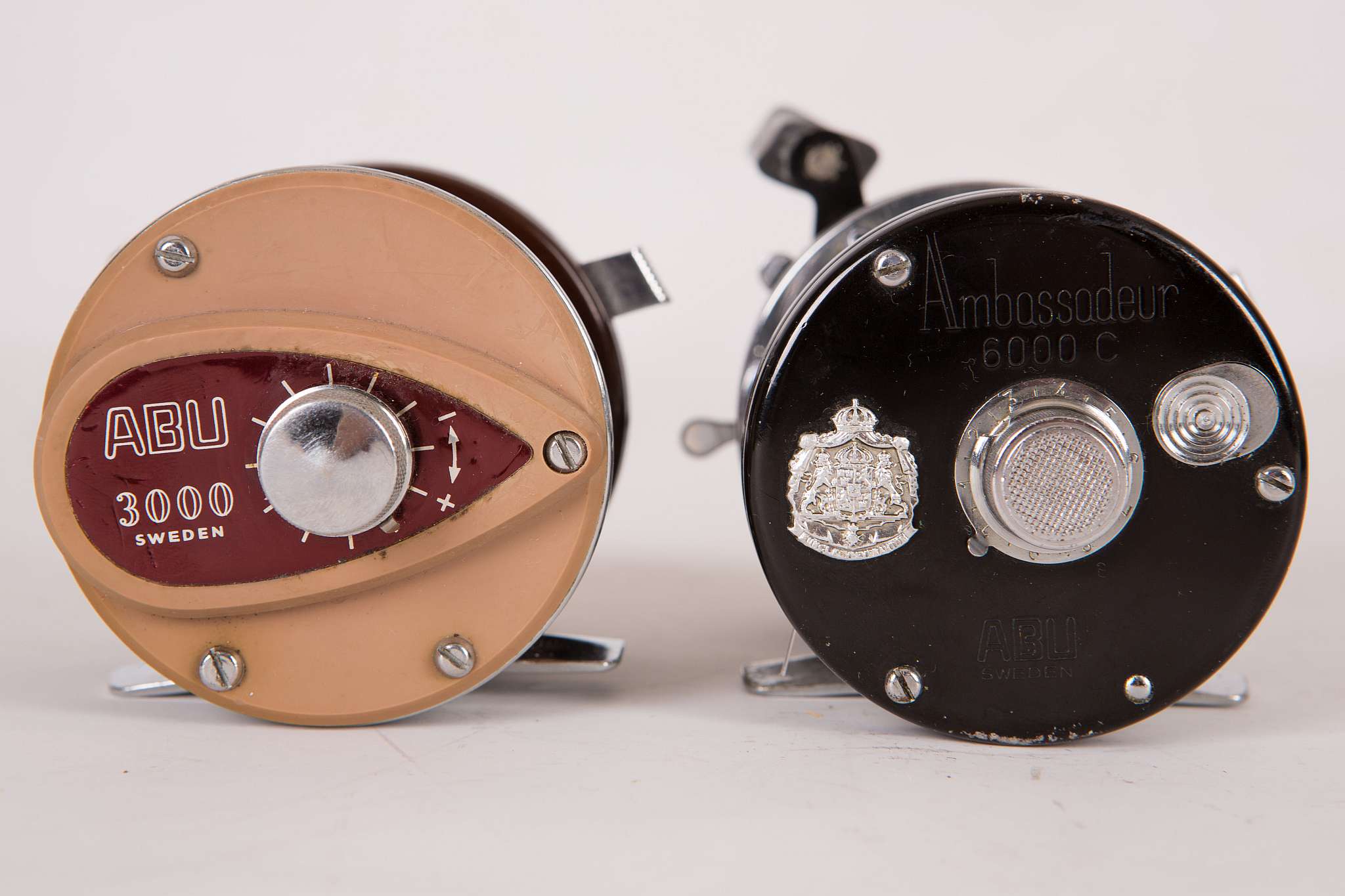 A chrome and black ABU (Sweden) 'Ambassador 6000c' multiplying reel and an ABU 3000 multiplying reel - Image 3 of 3