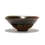 A CHINESE HARE FUR GLAZED BOWL. Song. With flared sides, covered with a glossy deep brown glaze with