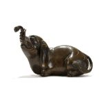 A CHINESE ELEPHANT FORM PAPERWEIGHT. 17th Century. Seated with the body slightly coiled and the head