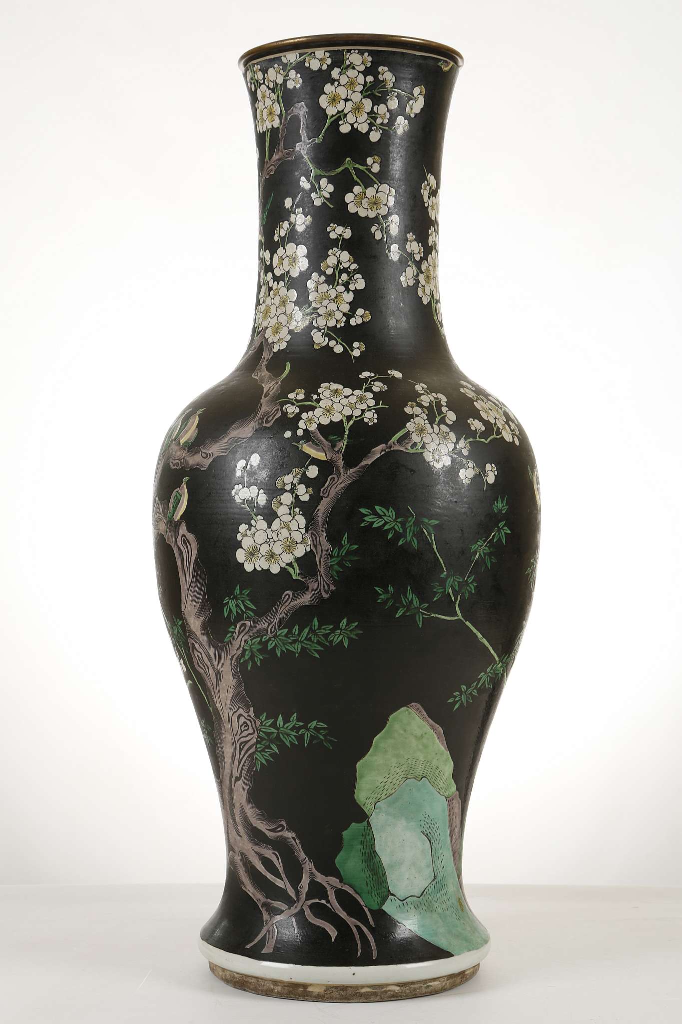A LARGE CHINESE FAMILLE NOIRE VASE. Late Qing, 19th Century. Painted with a gnarled flowering plum - Image 2 of 7