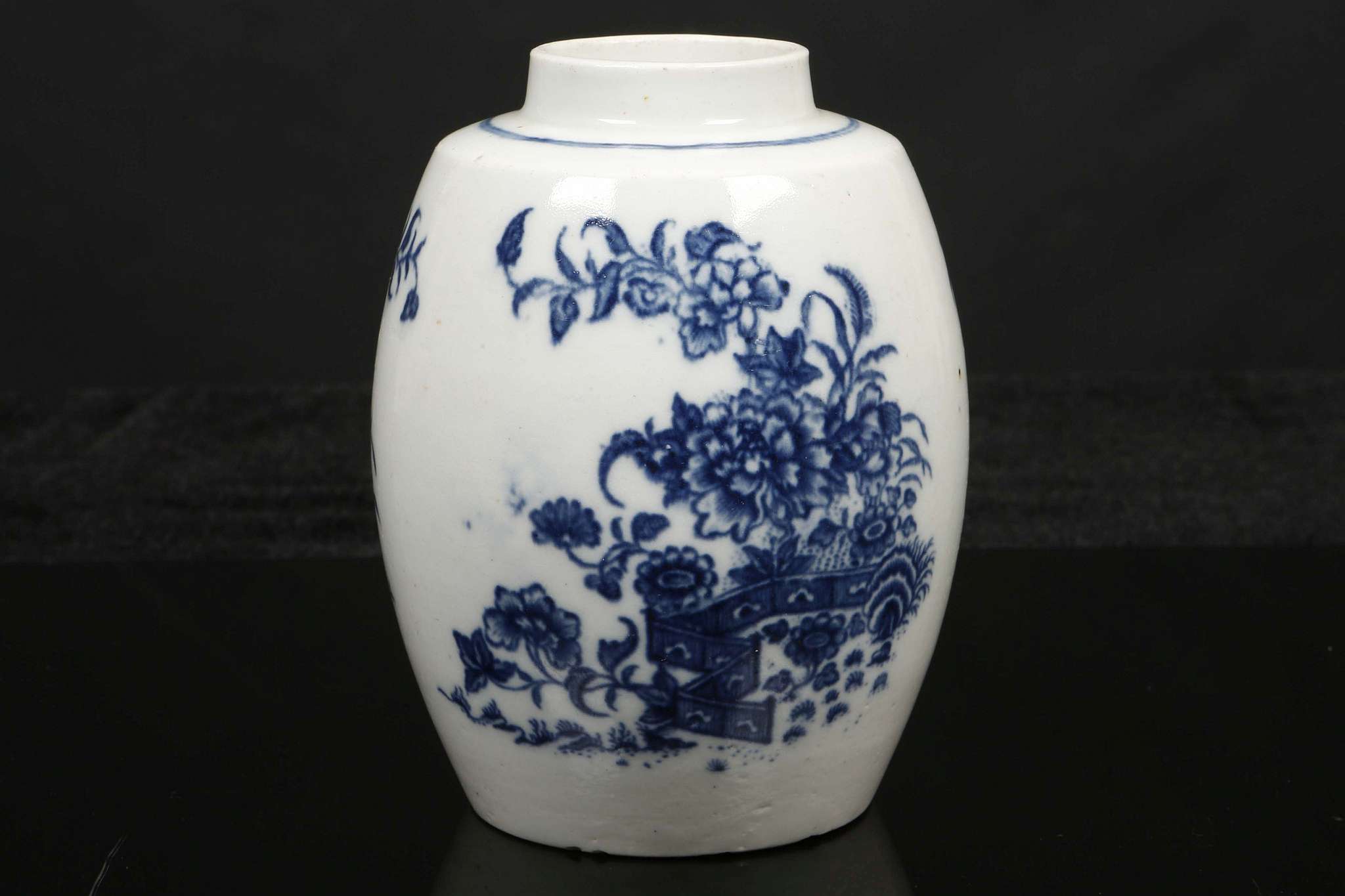 A WORCESTER TEA CANISTER, circa 1770, the barrel form printed in blue with the 'Fence' pattern (10.