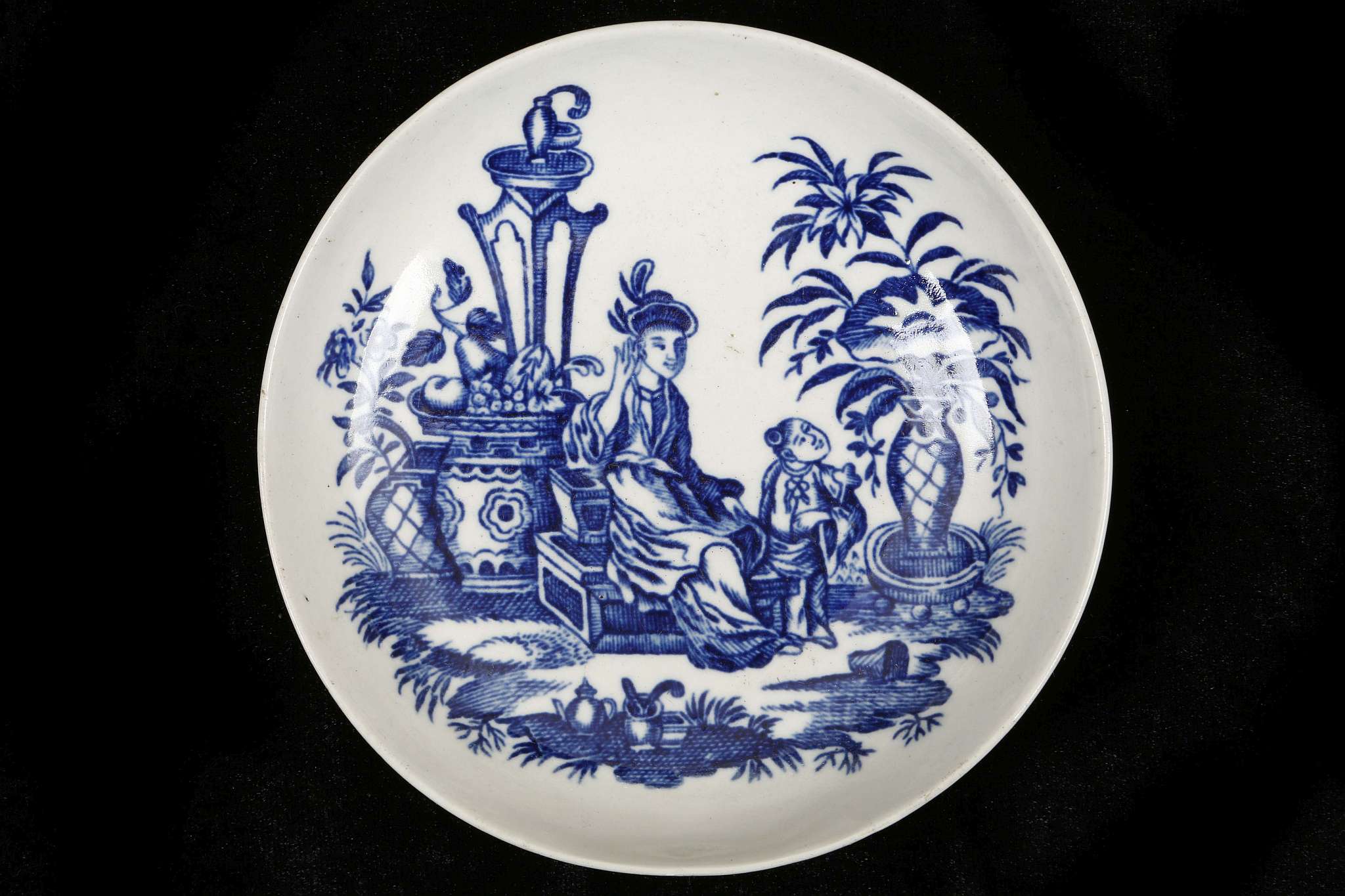 A WORCESTER TEABOWL AND SAUCER, circa 1780, decorated in blue with the 'Mother and Child' pattern, - Image 6 of 7