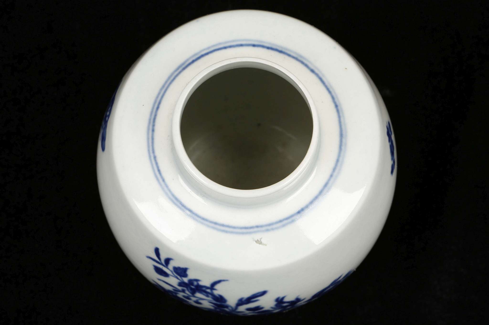 A WORCESTER TEA CANISTER, circa 1770, of barrel form, printed in blue with the 'Three Flowers' - Image 3 of 4