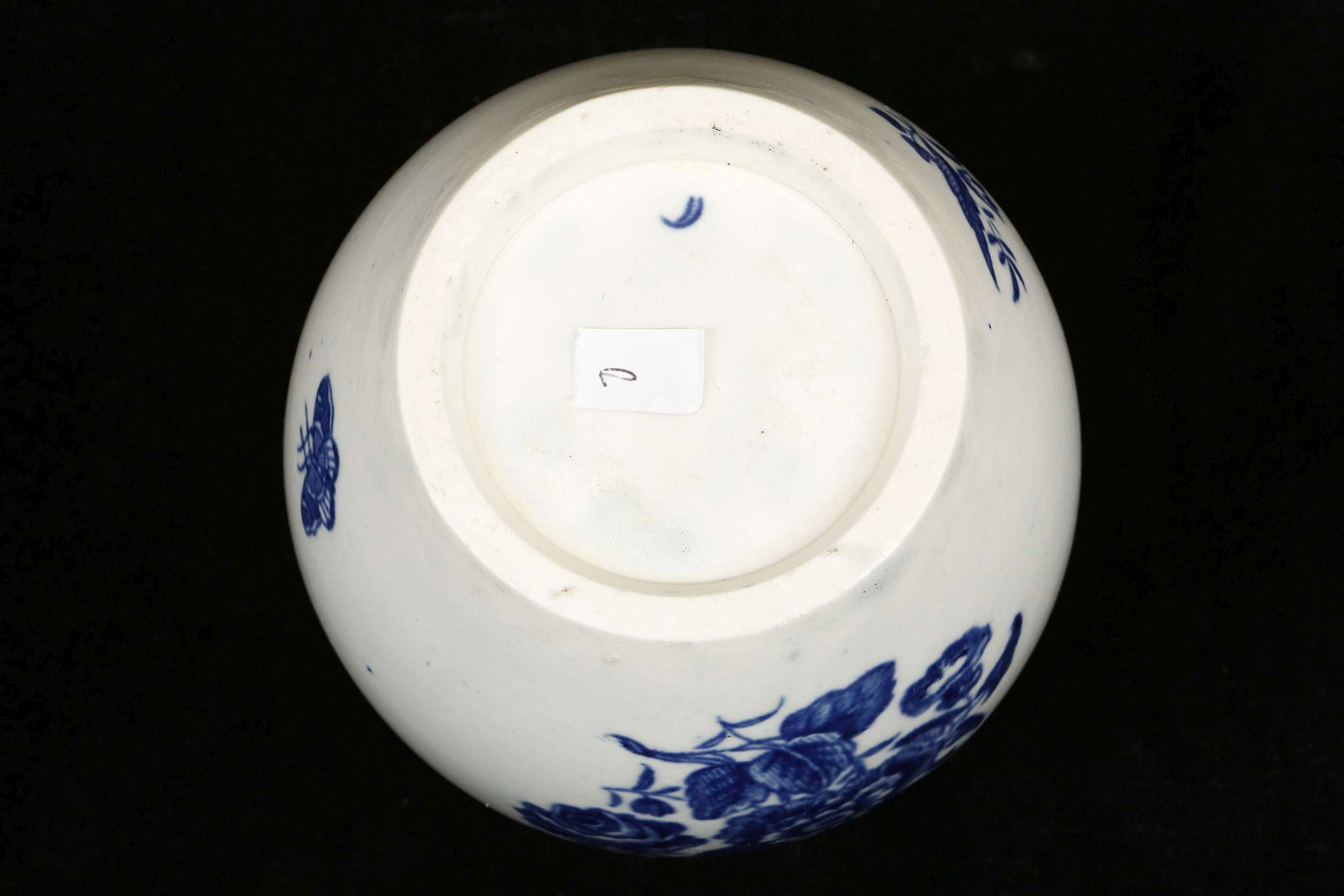 A WORCESTER TEA CANISTER, circa 1770, of barrel form, printed in blue with the 'Three Flowers' - Image 4 of 4