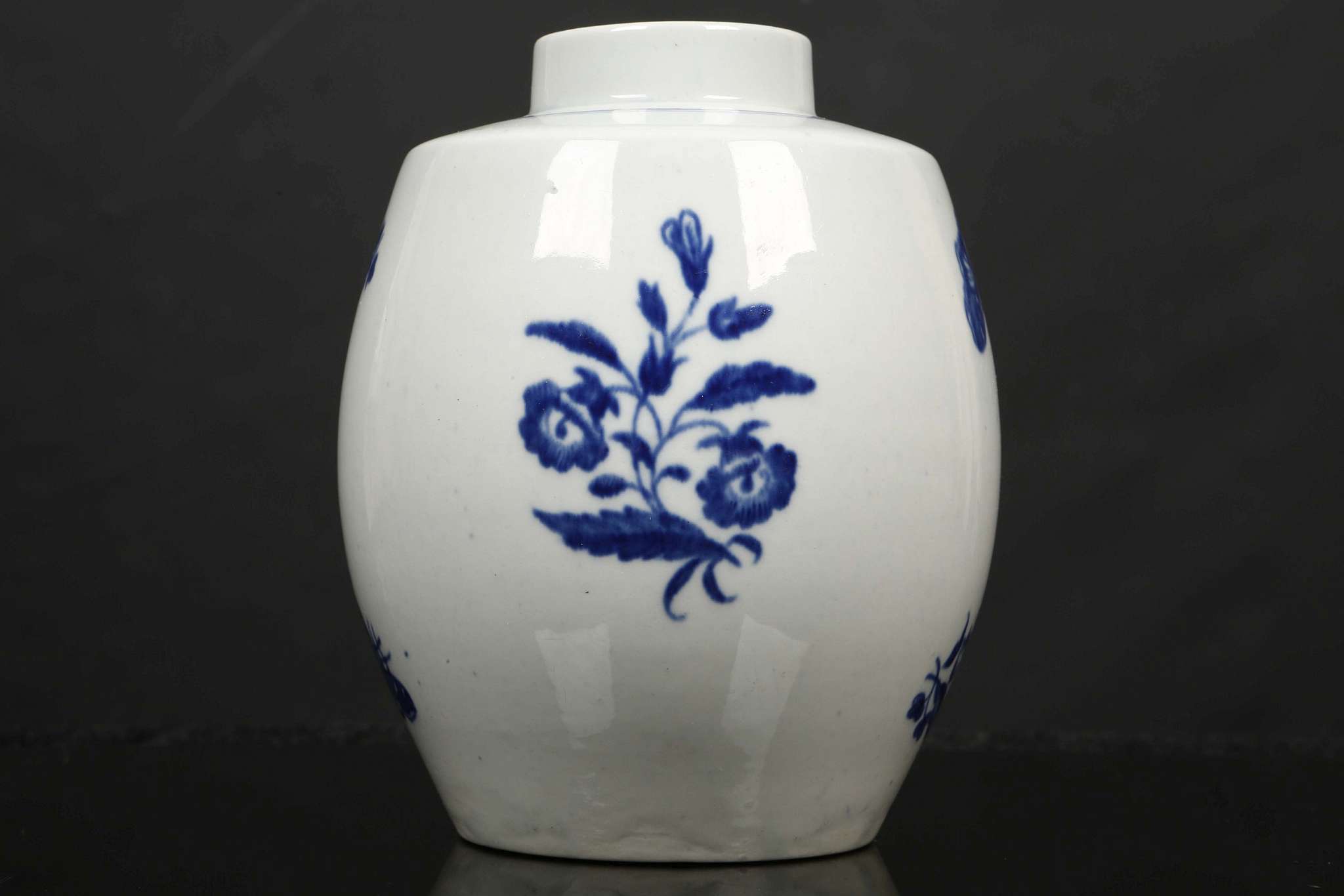 A WORCESTER TEA CANISTER, circa 1770, of barrel form, printed in blue with the 'Three Flowers' - Image 2 of 4