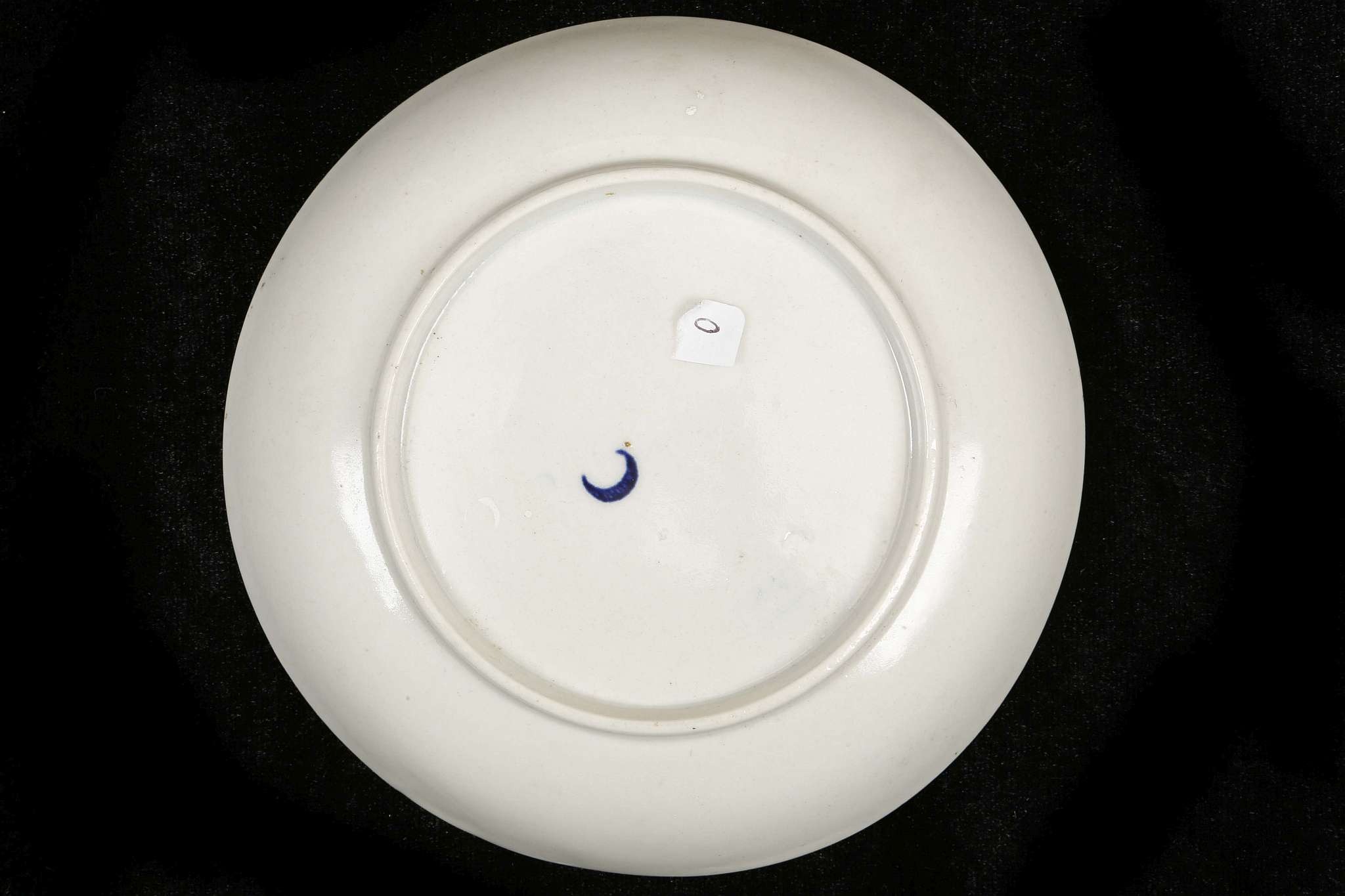 A WORCESTER TEABOWL AND SAUCER, circa 1780, decorated in blue with the 'Mother and Child' pattern, - Image 7 of 7