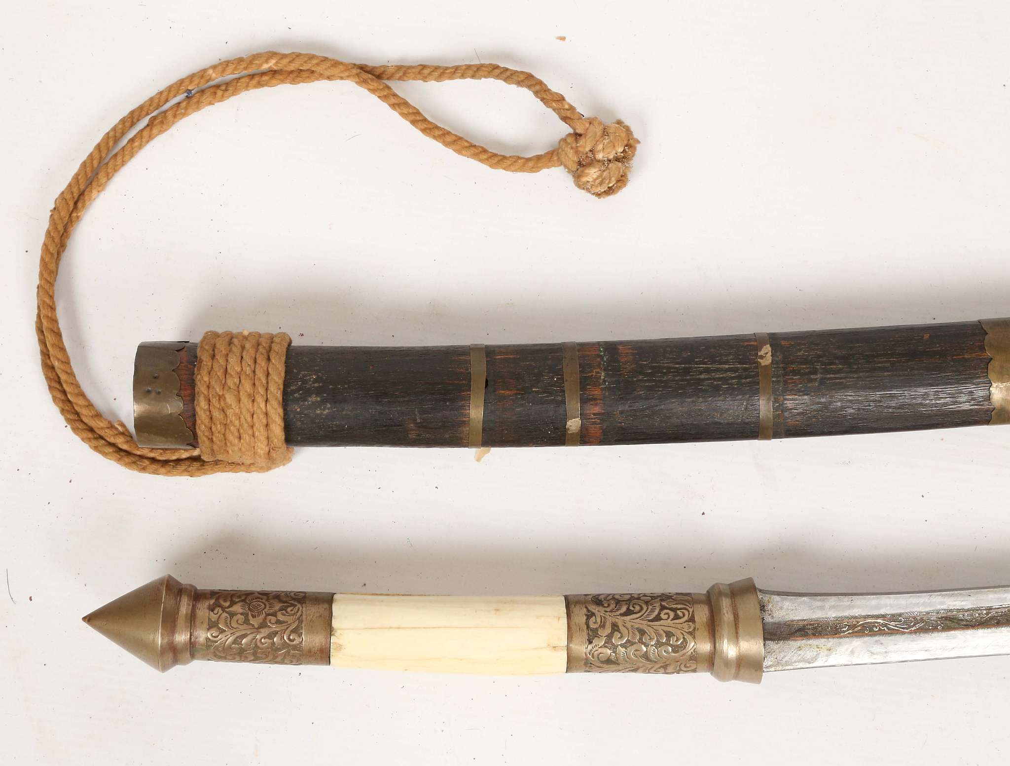 A Burmese Dha sword, brass finial with leaf decoration, bone grip, decoration to blade, 59.5cm, - Image 5 of 7