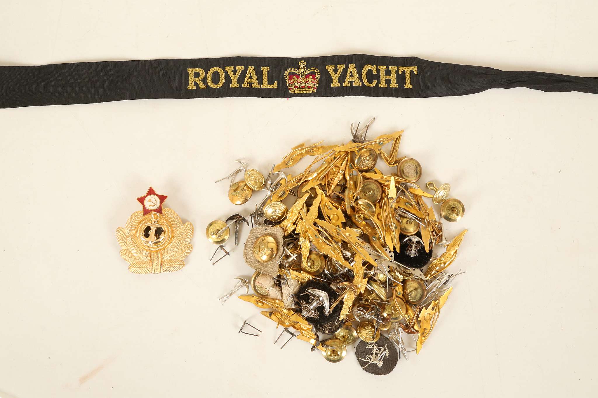 Royal and Australian Air Force Officer's dress brass cap badges, Royal Navy bullion rank and other - Image 3 of 5