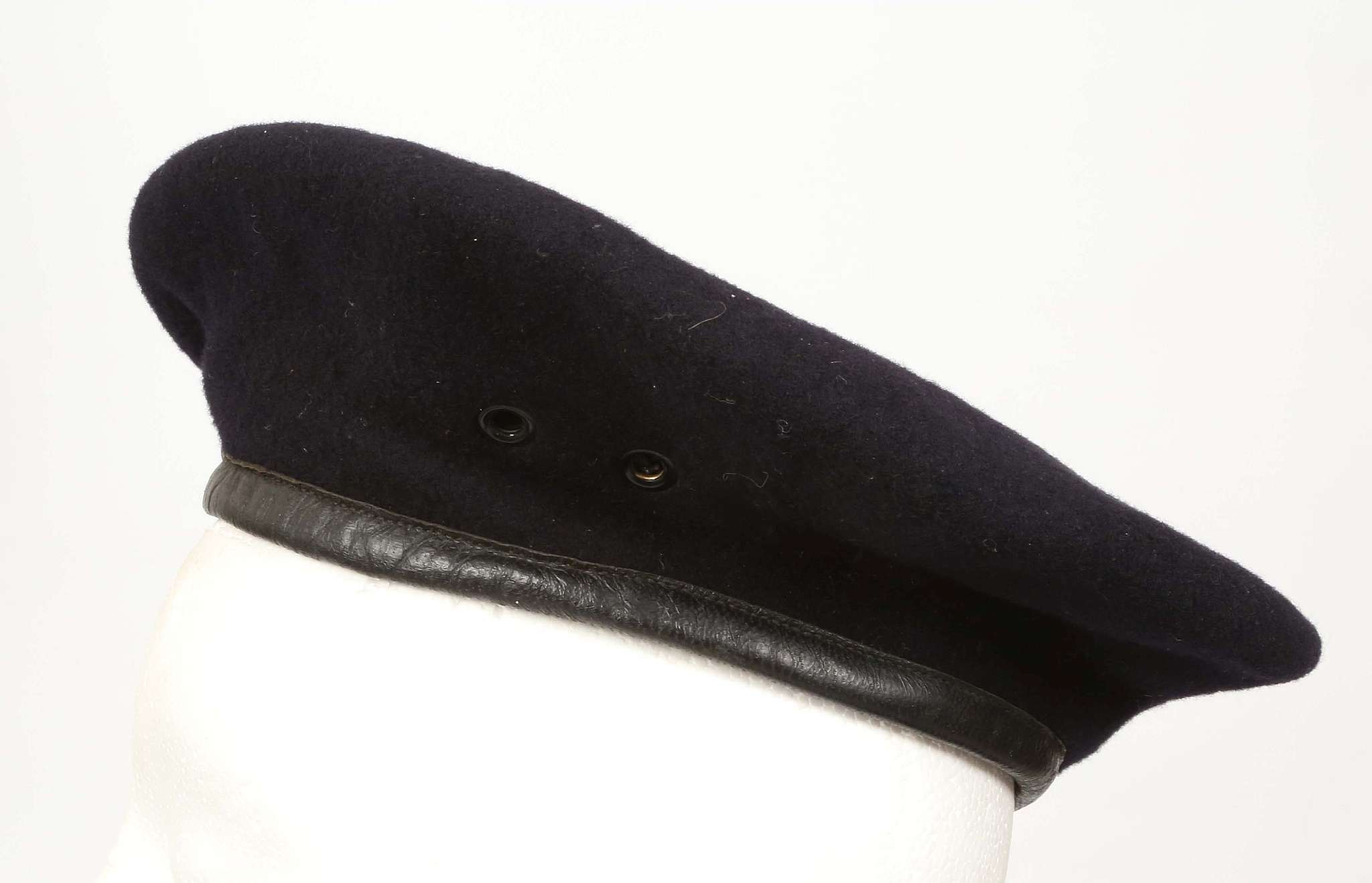 Royal Navy post war Lt. Commander's uniform, mess kit, jacket and beret - Image 9 of 10