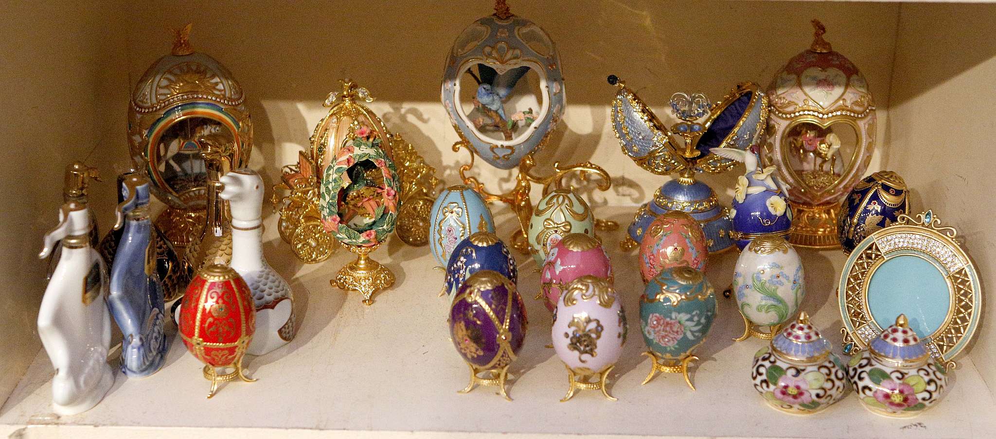 A collection of Easter egg Bon Bonnies, including two gilt and enamelled copies of Faberge (Qty)