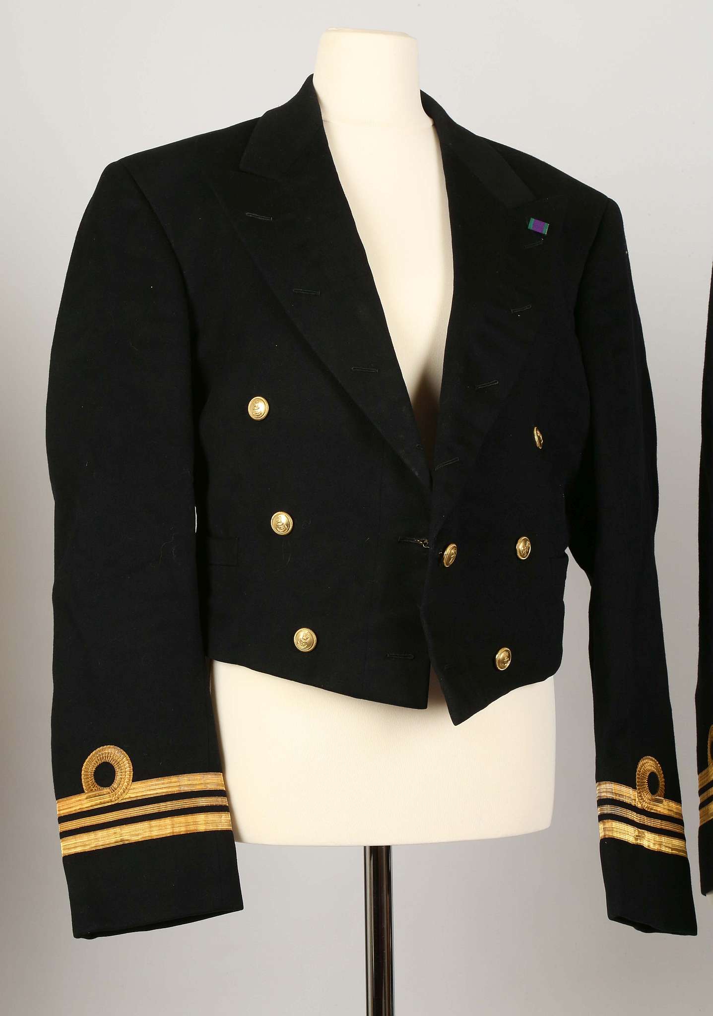 Royal Navy post war Lt. Commander's uniform, mess kit, jacket and beret - Image 2 of 10