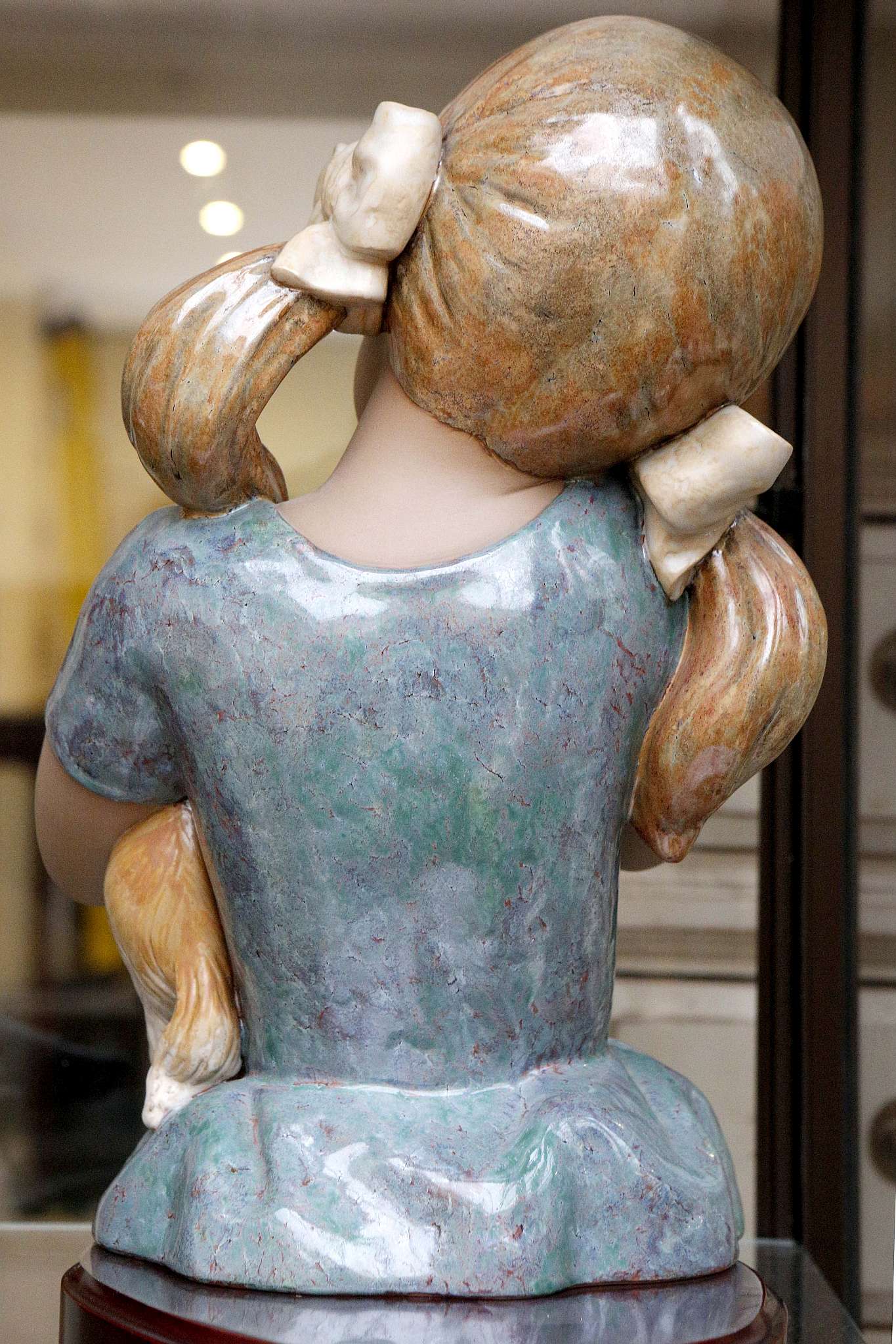 A large Lladro ceramic figure of a girl holding a - Image 2 of 3