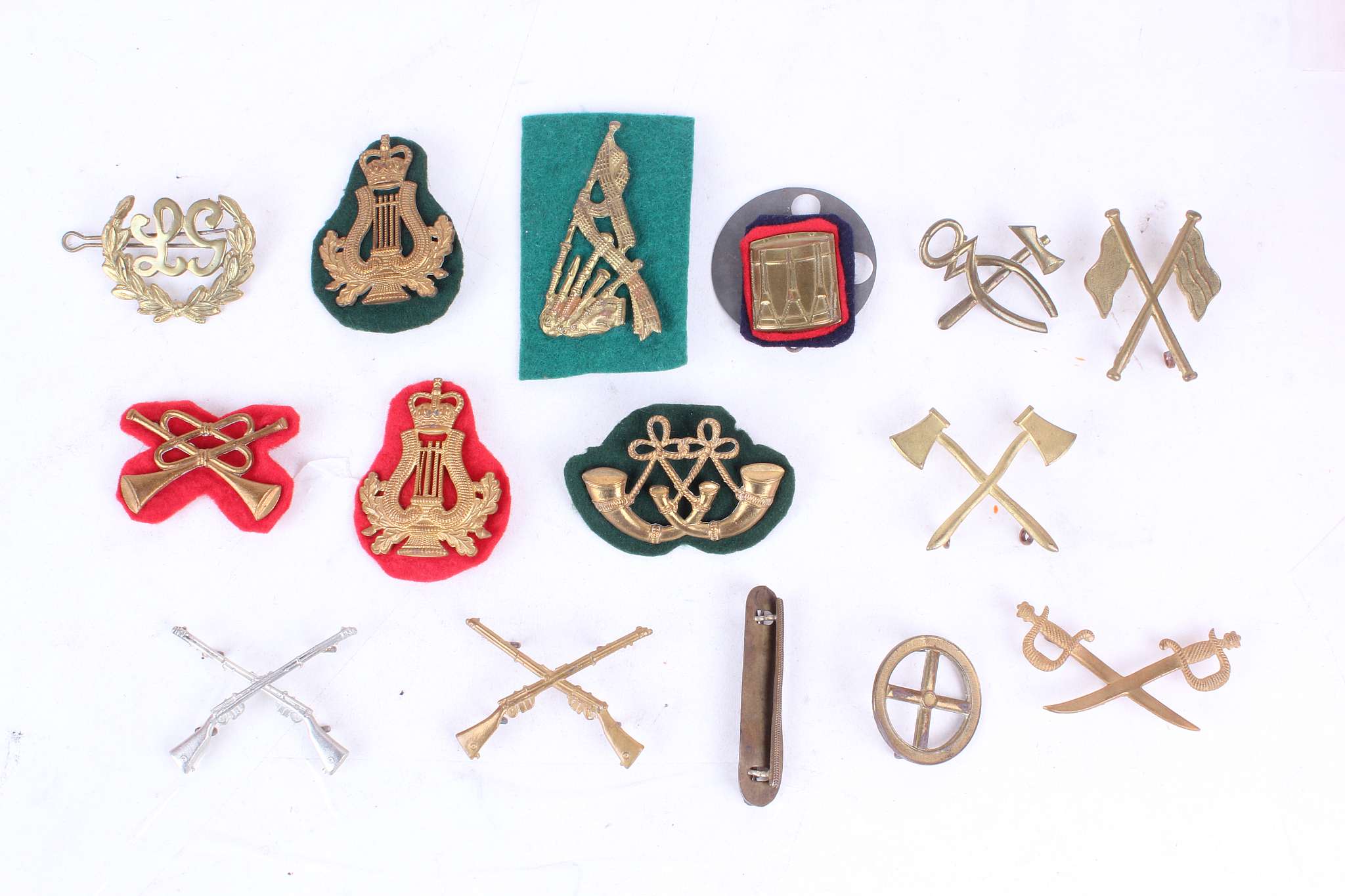 Military cap badges; Edinburgh University Training Corps (T.A.), St. Andrew's University (U.T.C.), - Image 3 of 4