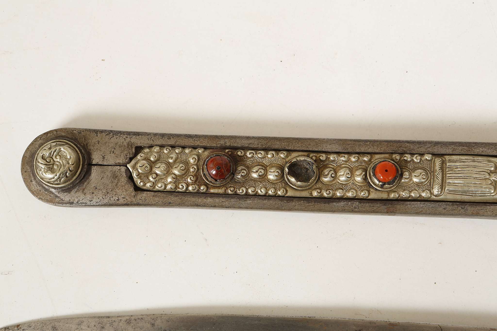 Late 18th / early 19th Century Tibetan sword, gun metal pommel, wire bound grip, gun metal collet, - Image 3 of 6