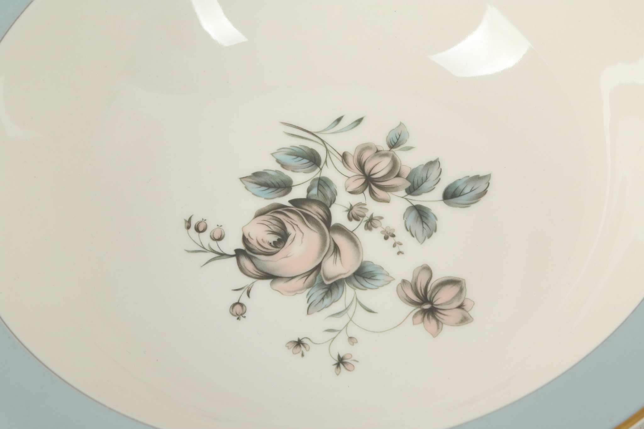 A Royal Doulton, extensive table service decorated in the 'Rose Elgins' pattern (Qty) - Image 3 of 3