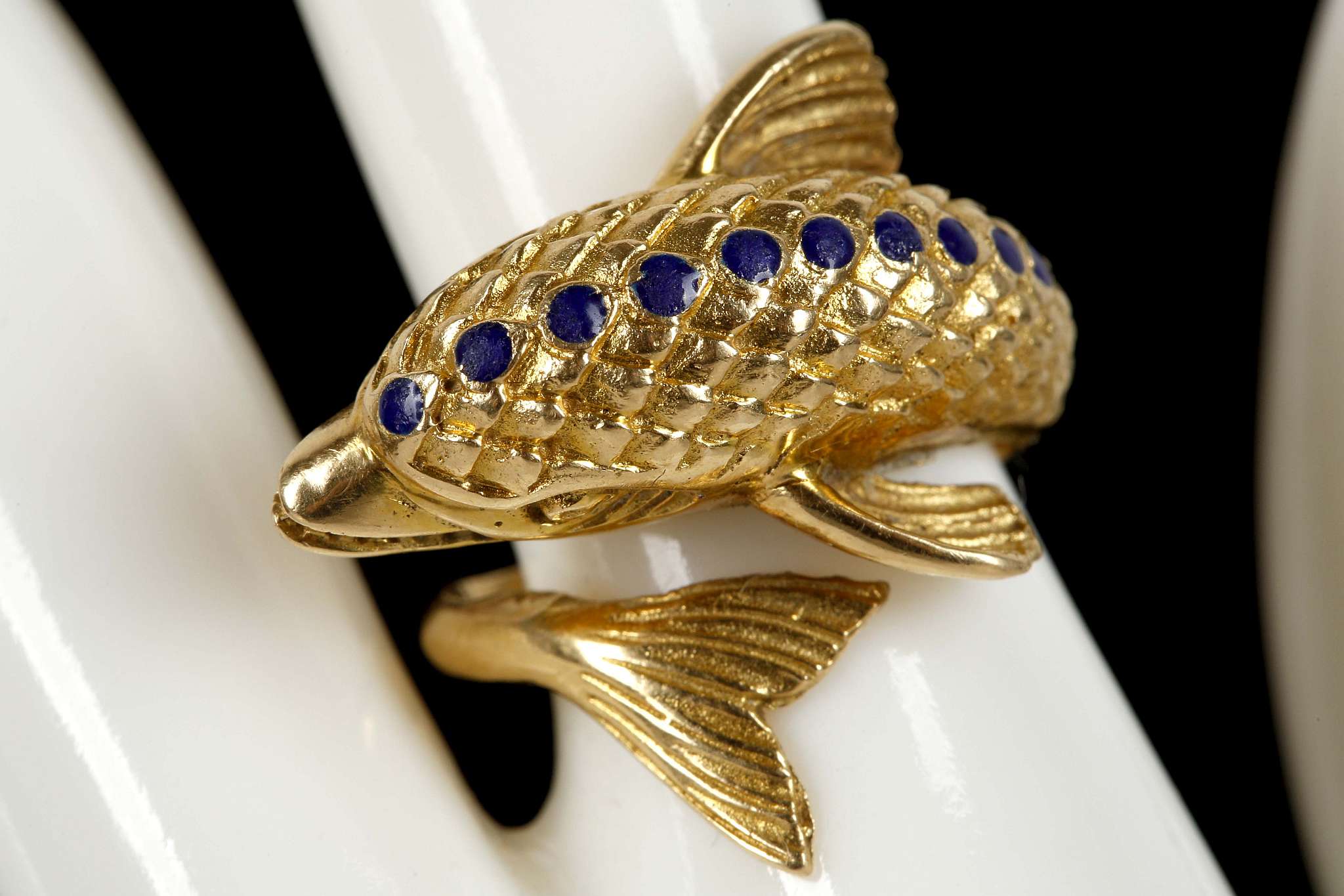 An 18ct gold and sapphire set dolphin form dress ring