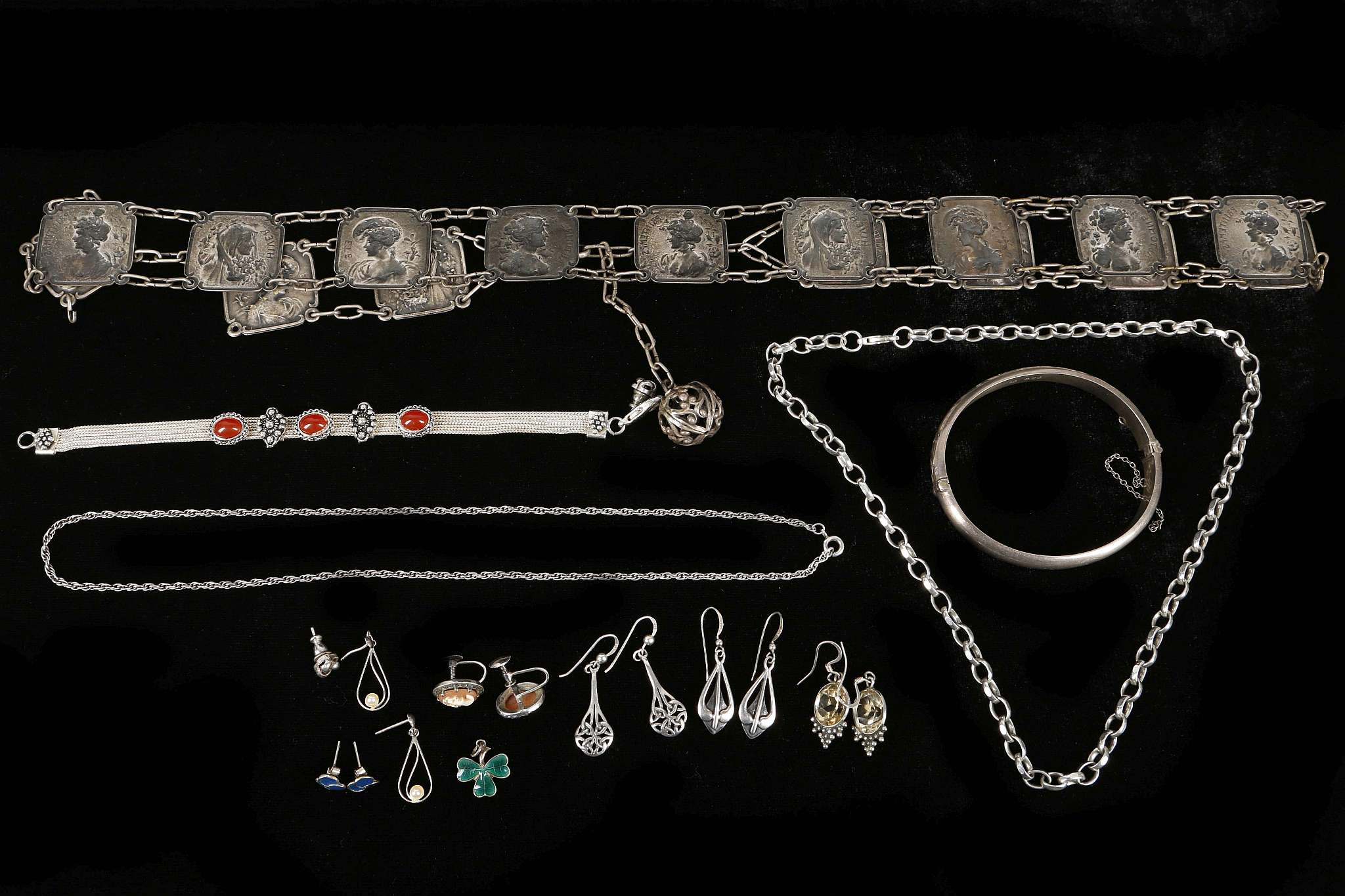 A miscellaneous collection of silver jewellery, comprising a pair of cameo earrings, .925 silver