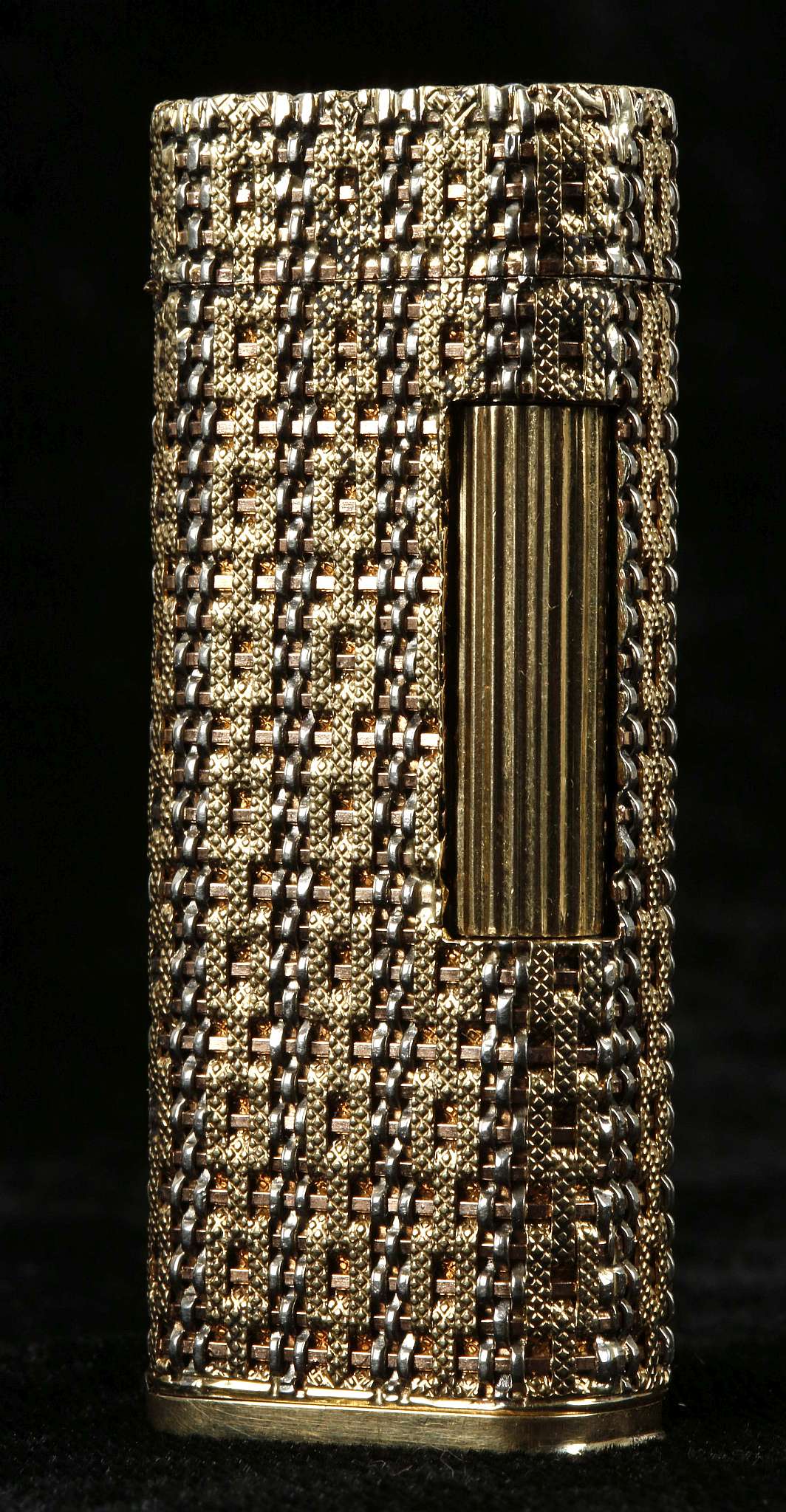 An 18ct gold Cartier cigarette light, with Dunhill mechanism