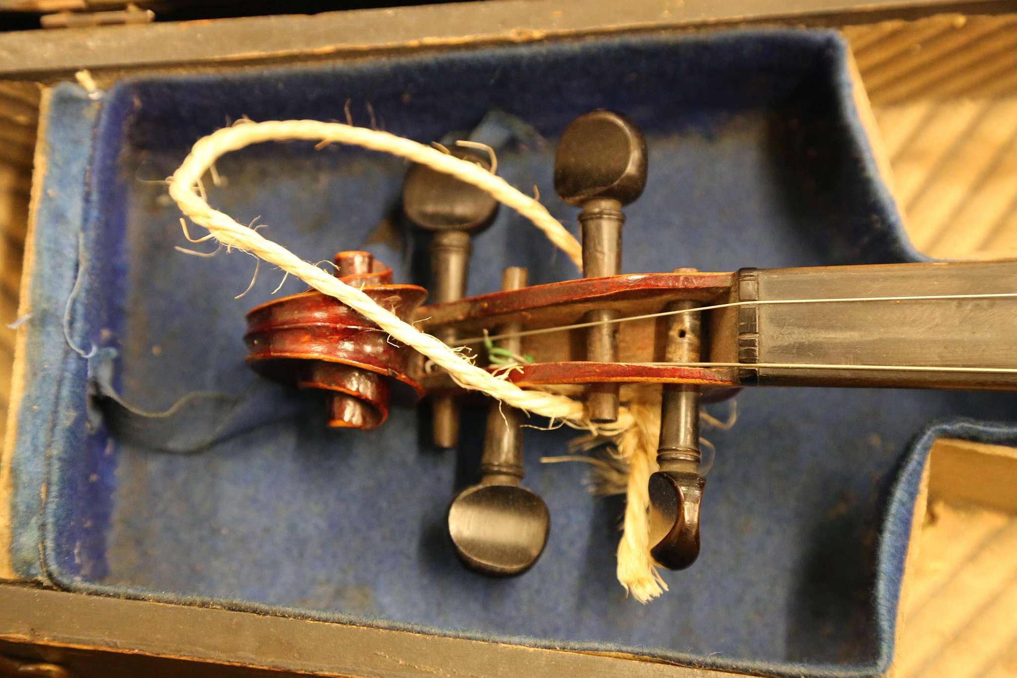 A burgundy medio-fino violin with one piece back with hard carry case, the back 35.7cm long not - Image 3 of 4