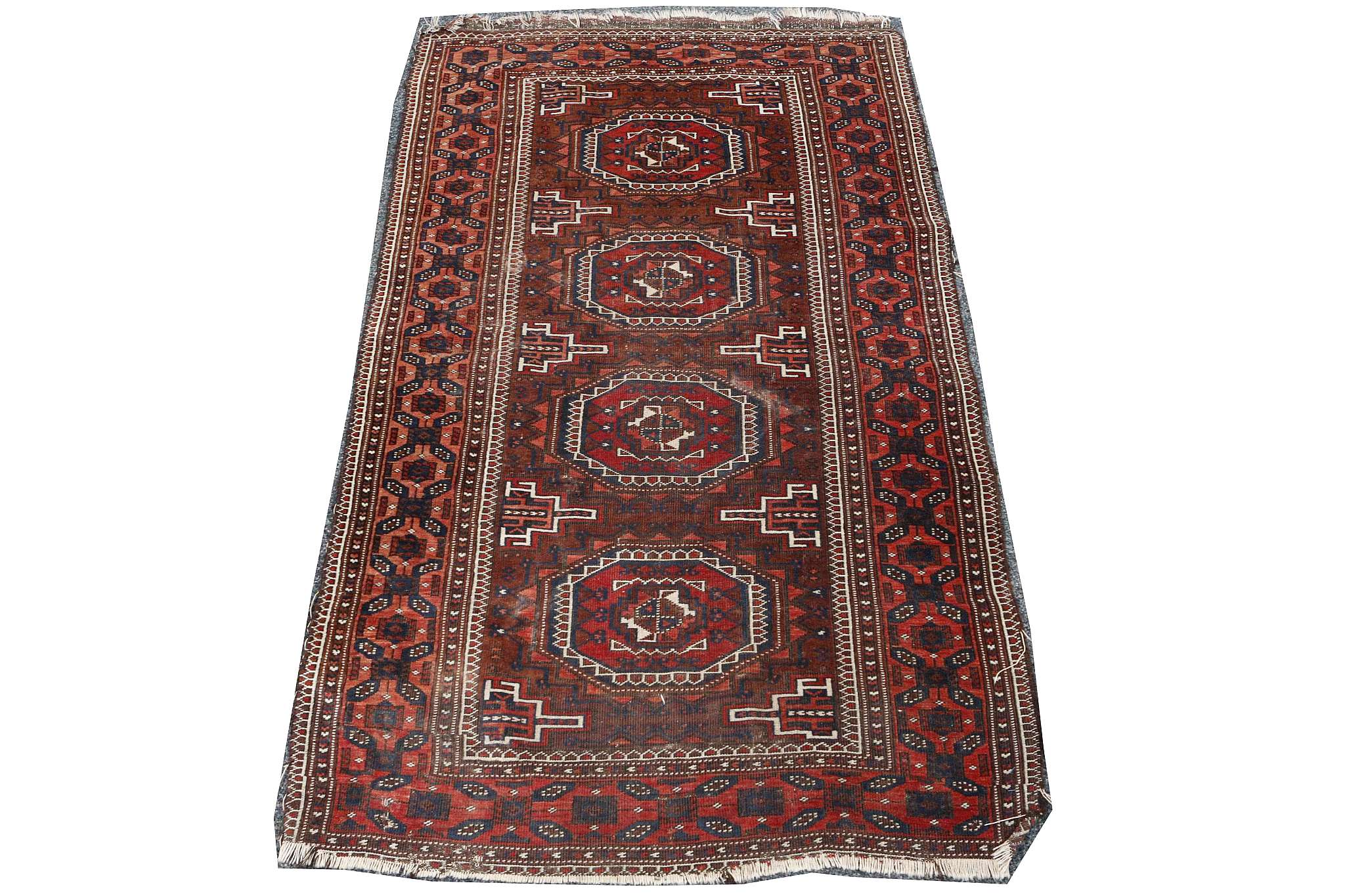 3 Rugs: 1 Moroccan kilim 1.60m x 1.45m, 1 Turkoman