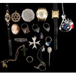 A miscellaneous collection of jewellery, including
