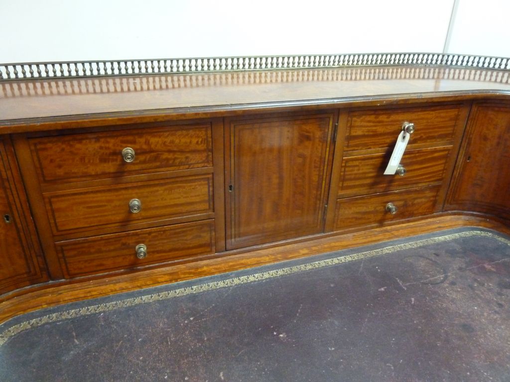 An Edwardian satinwood Carlton House des - Image 2 of 6