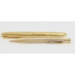 A gentleman's 18ct gold cased Parker fountain pen, with engine turned decoration throughout,